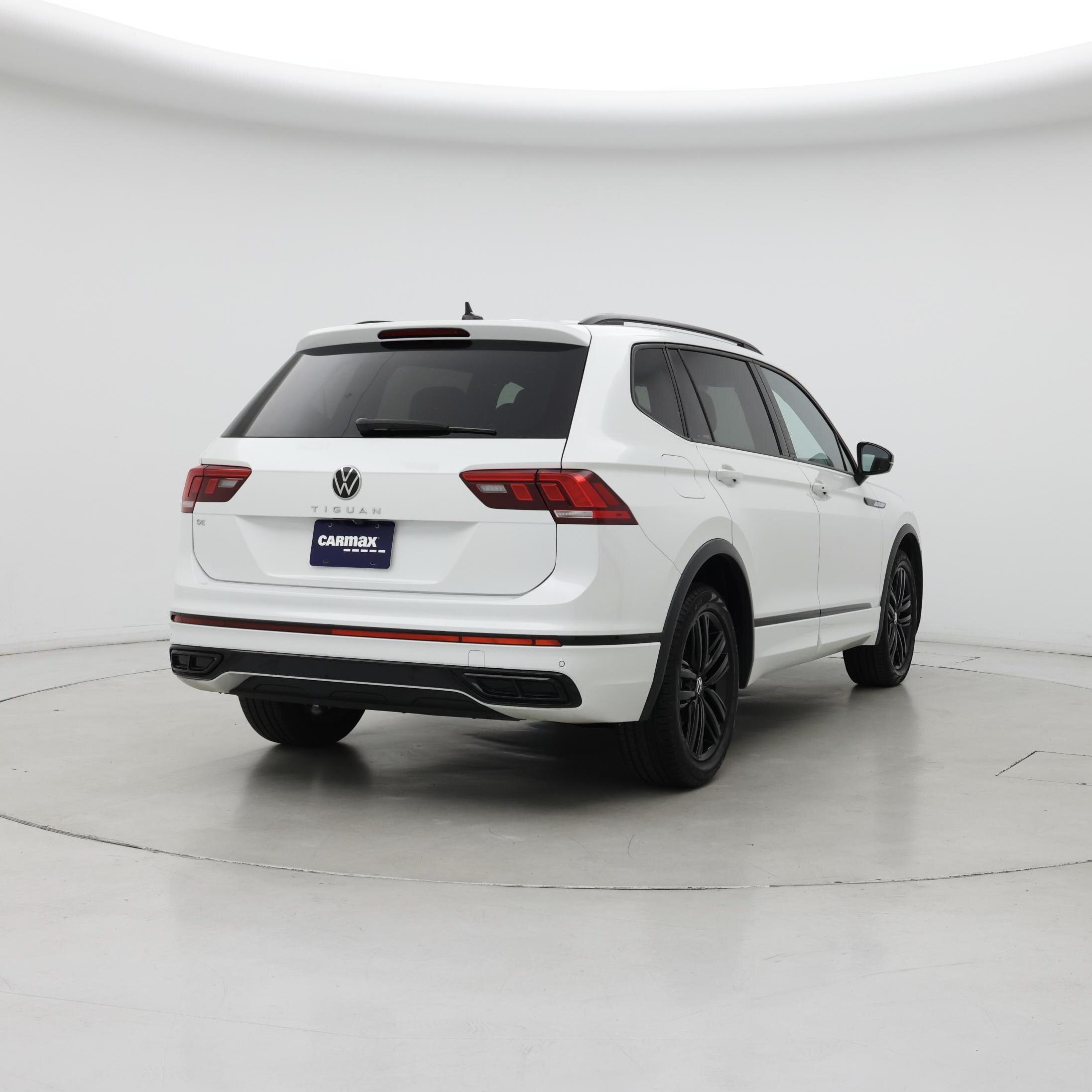 Thumbnail: 2022 Volkswagen Tiguan - 8