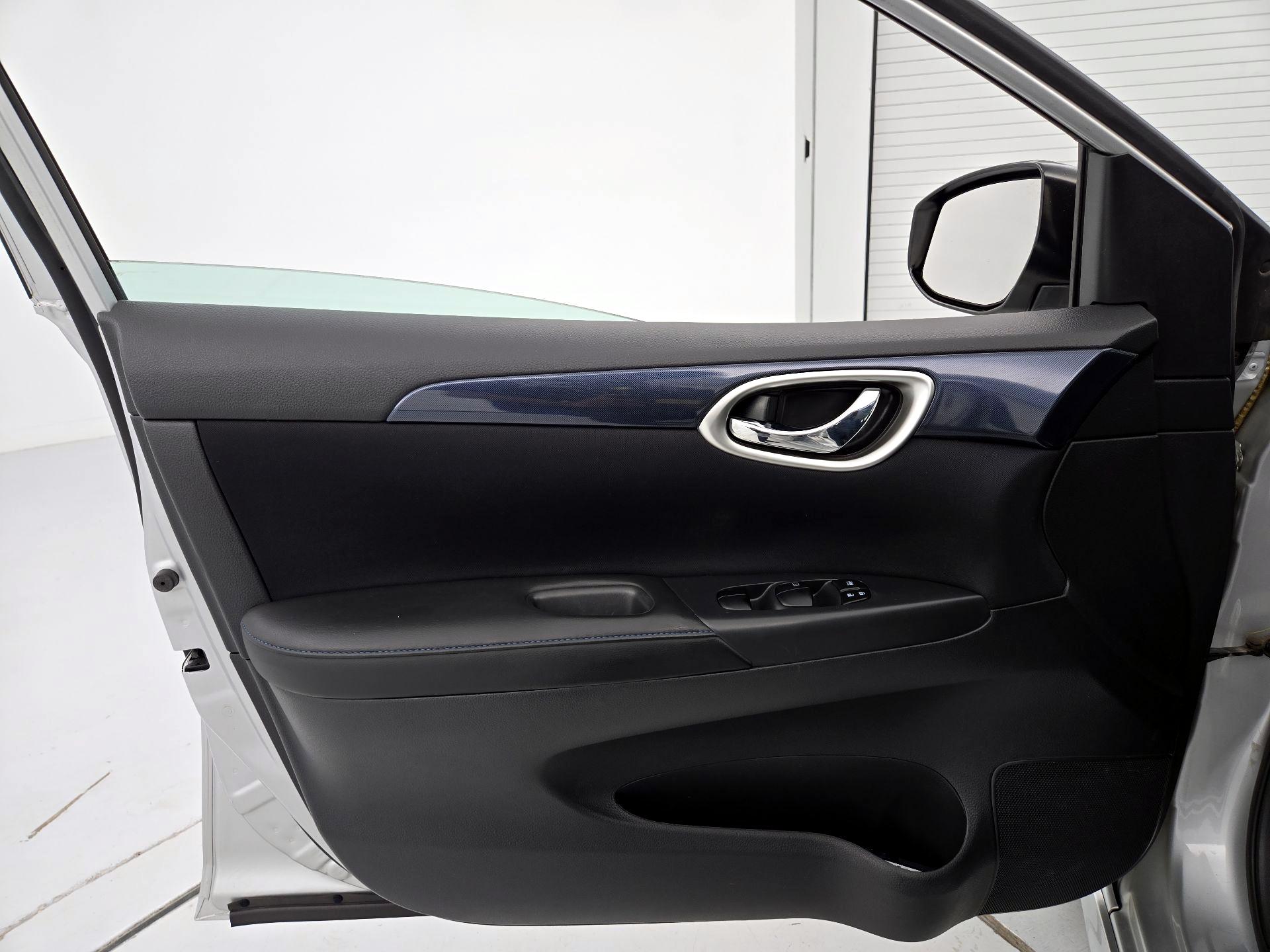 Thumbnail: 2016 Nissan Sentra - 12