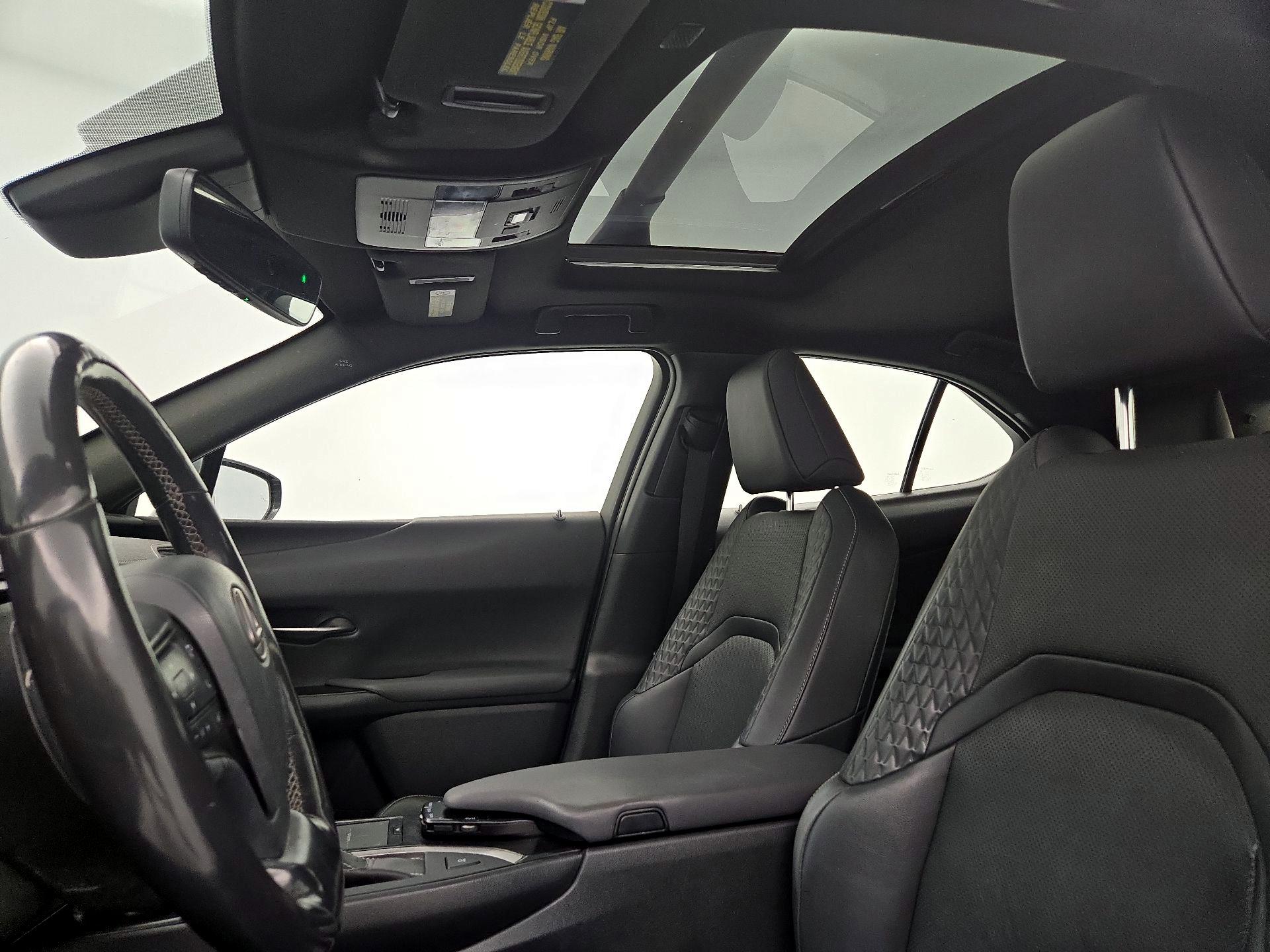 Thumbnail: 2019 Lexus UX - 19