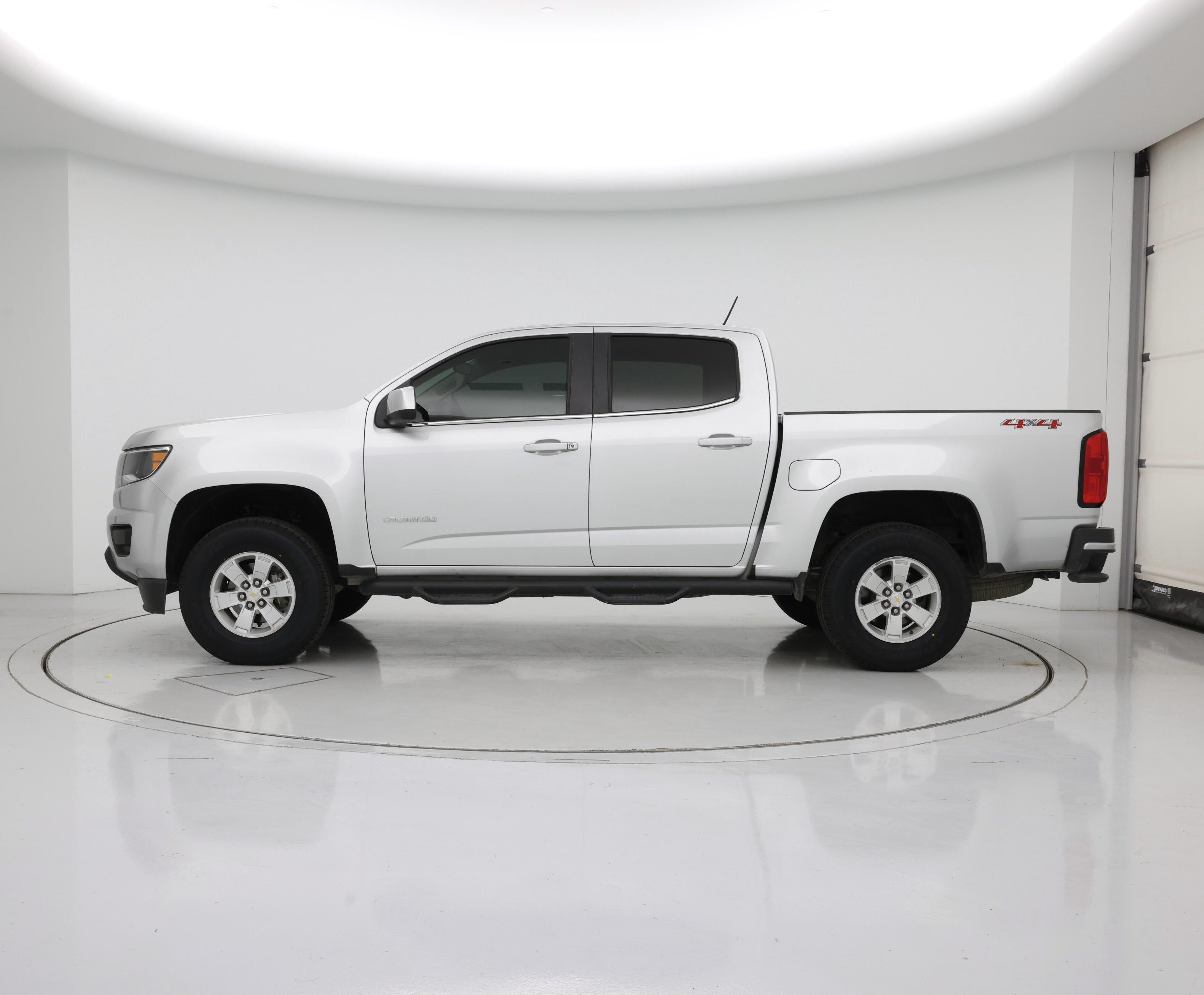 Thumbnail: 2019 Chevrolet Colorado - 3
