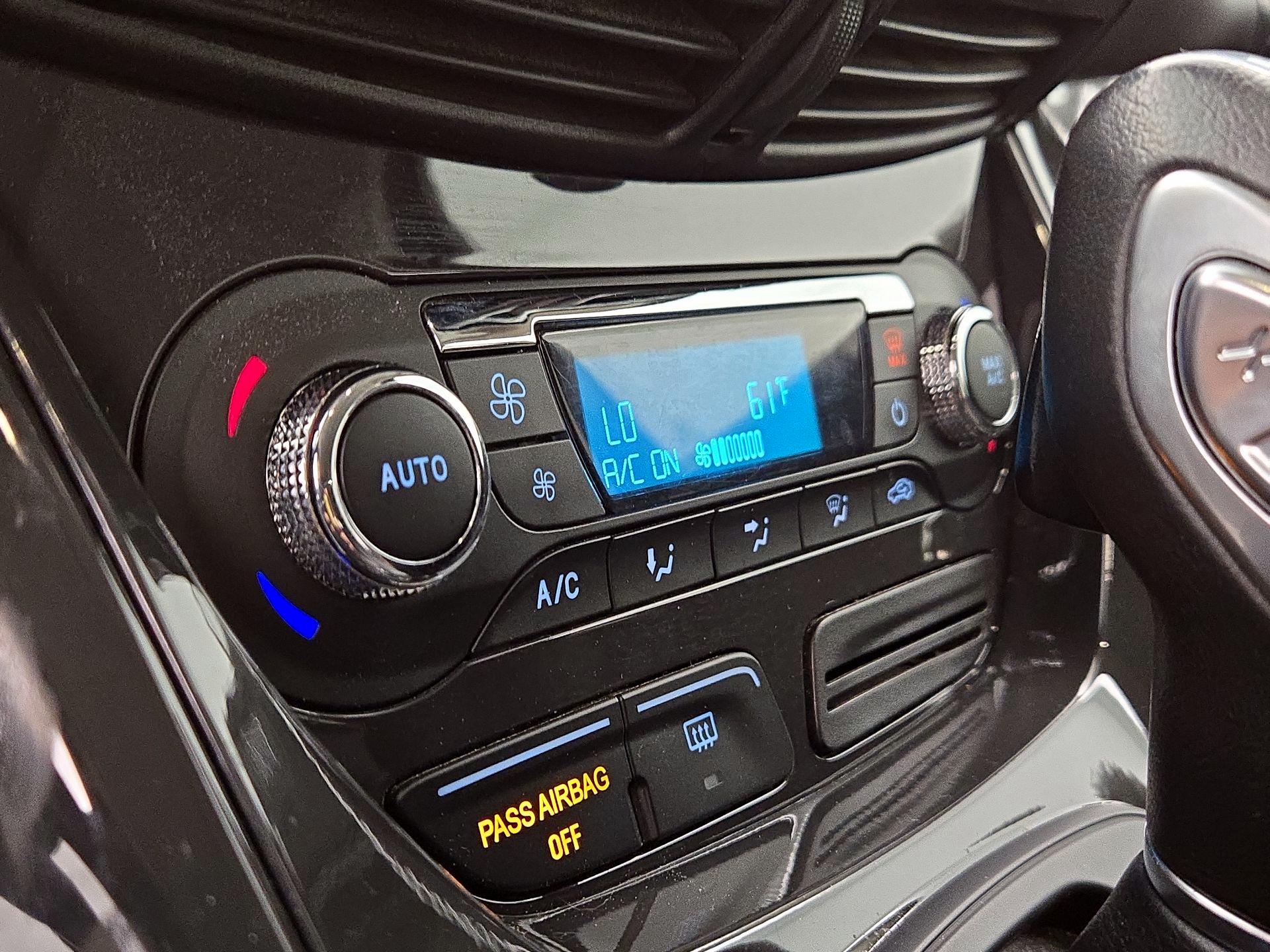 Thumbnail: 2016 Ford Escape - 17