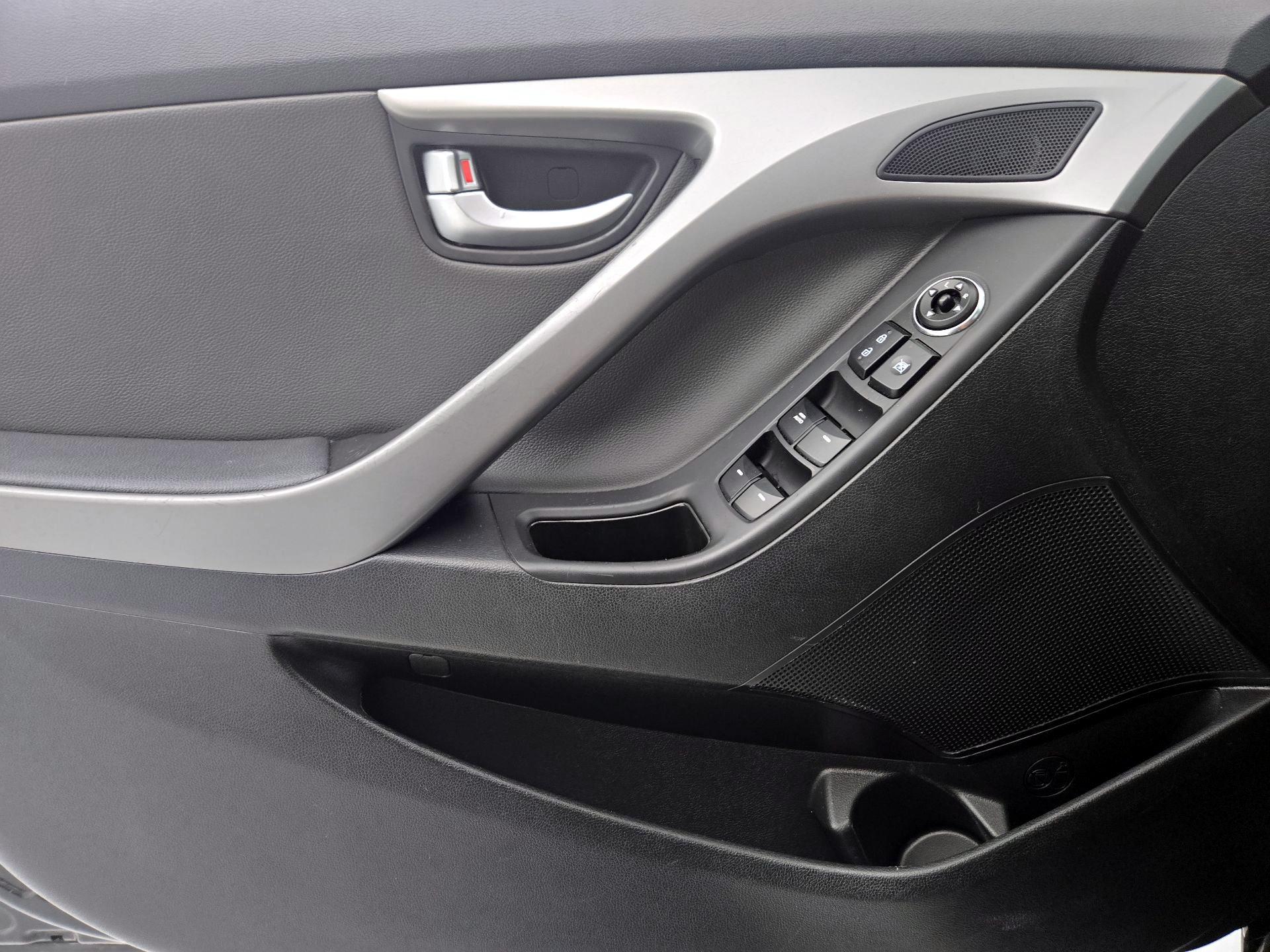 Thumbnail: 2014 Hyundai Elantra - 12