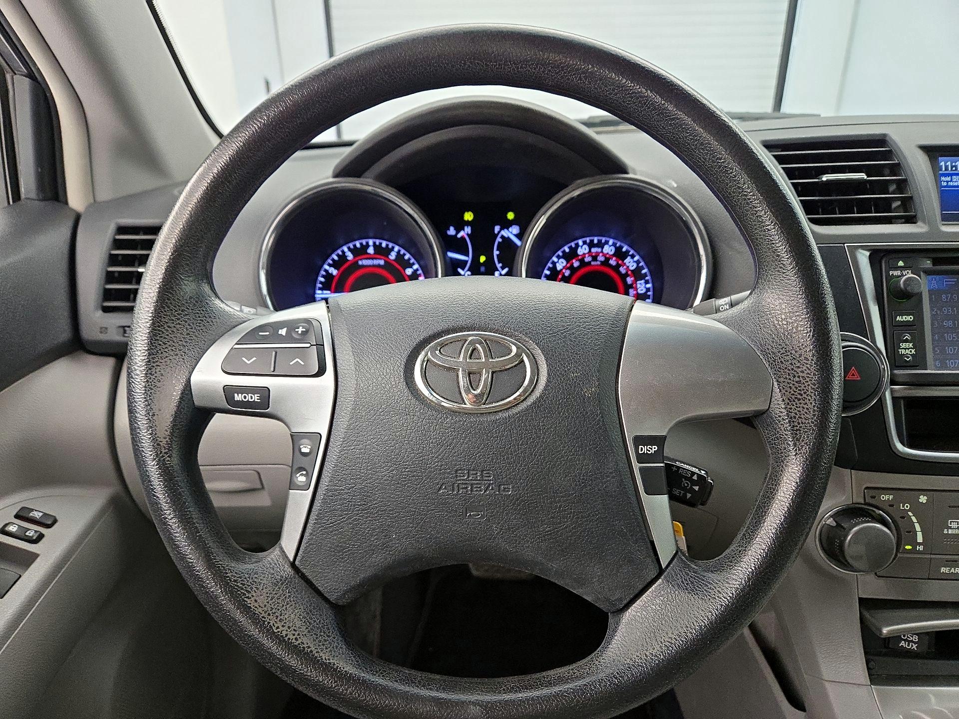 Thumbnail: 2013 Toyota Highlander - 10