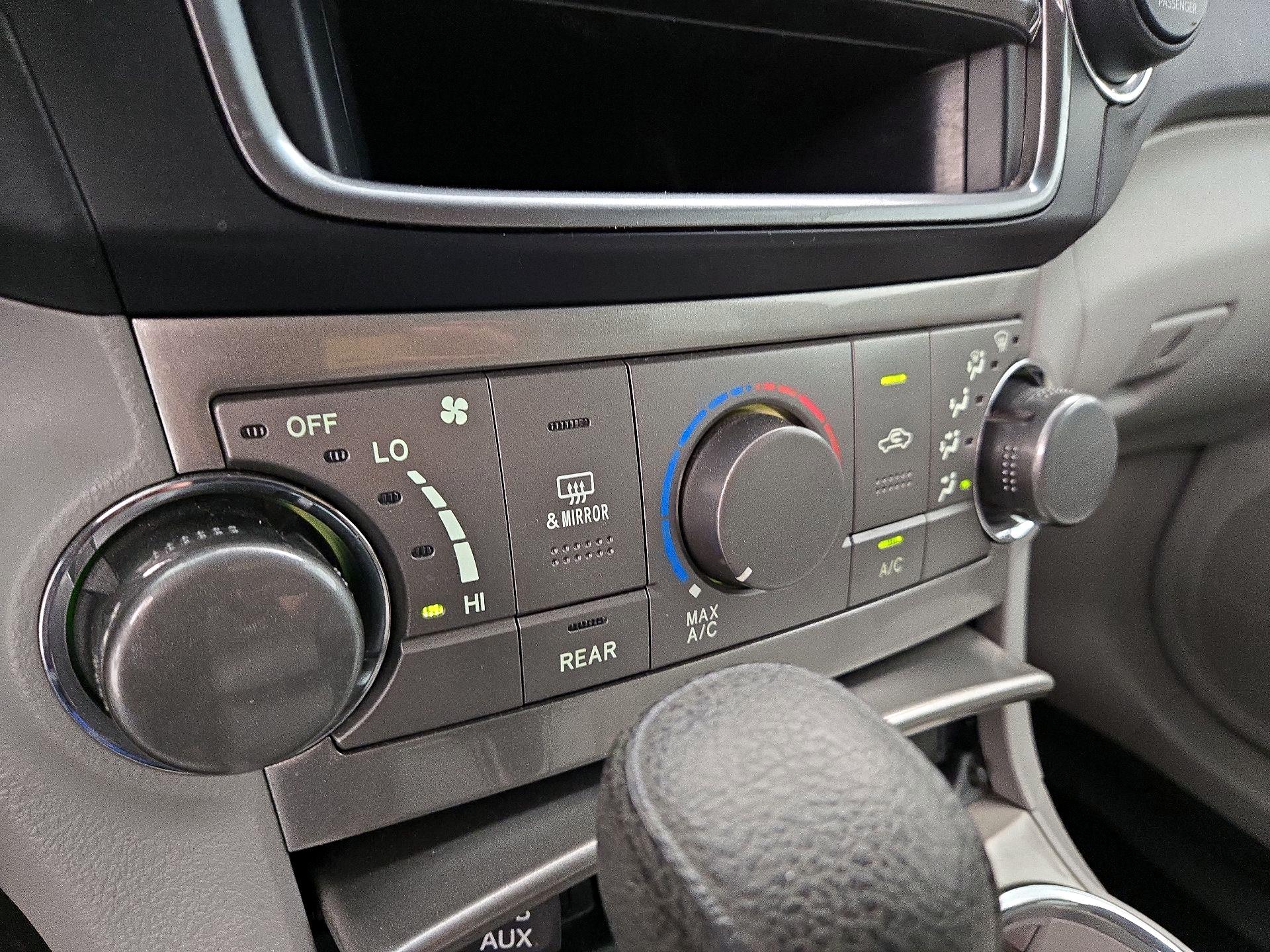 Thumbnail: 2013 Toyota Highlander - 16