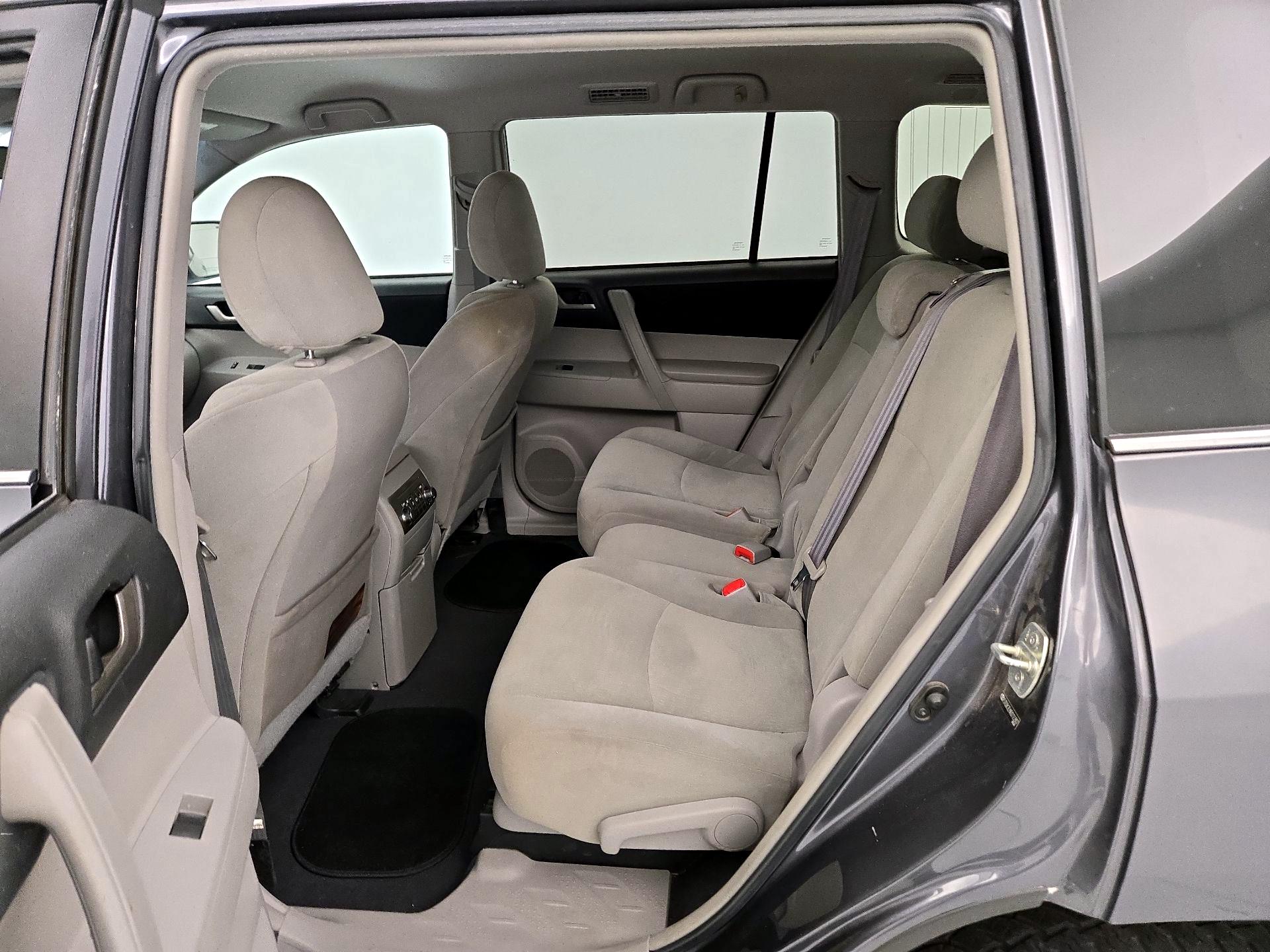 Thumbnail: 2013 Toyota Highlander - 19
