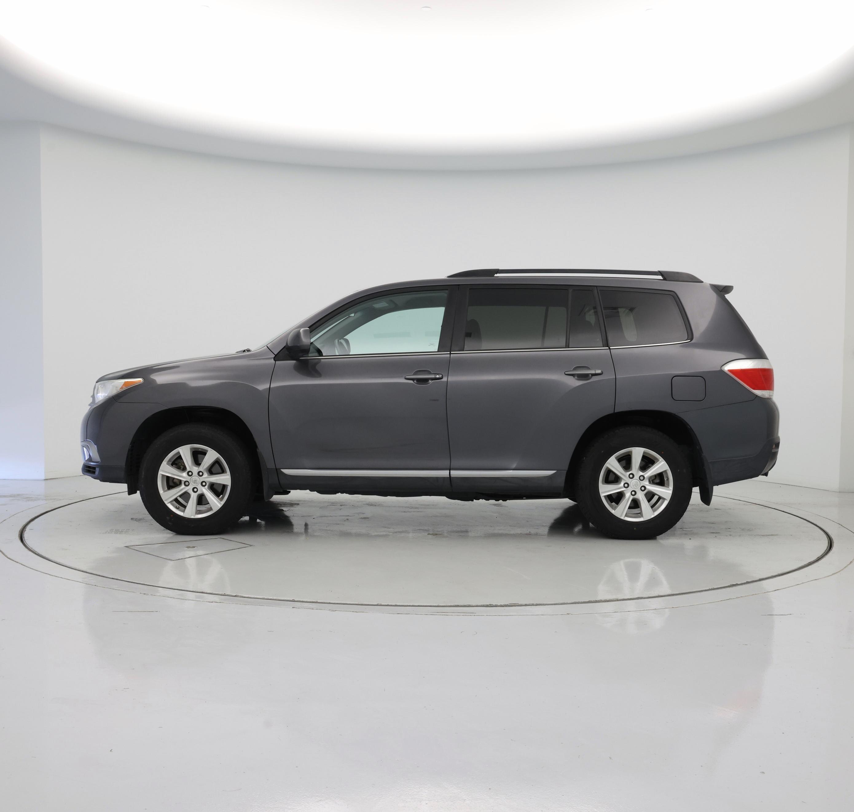 Thumbnail: 2013 Toyota Highlander - 3