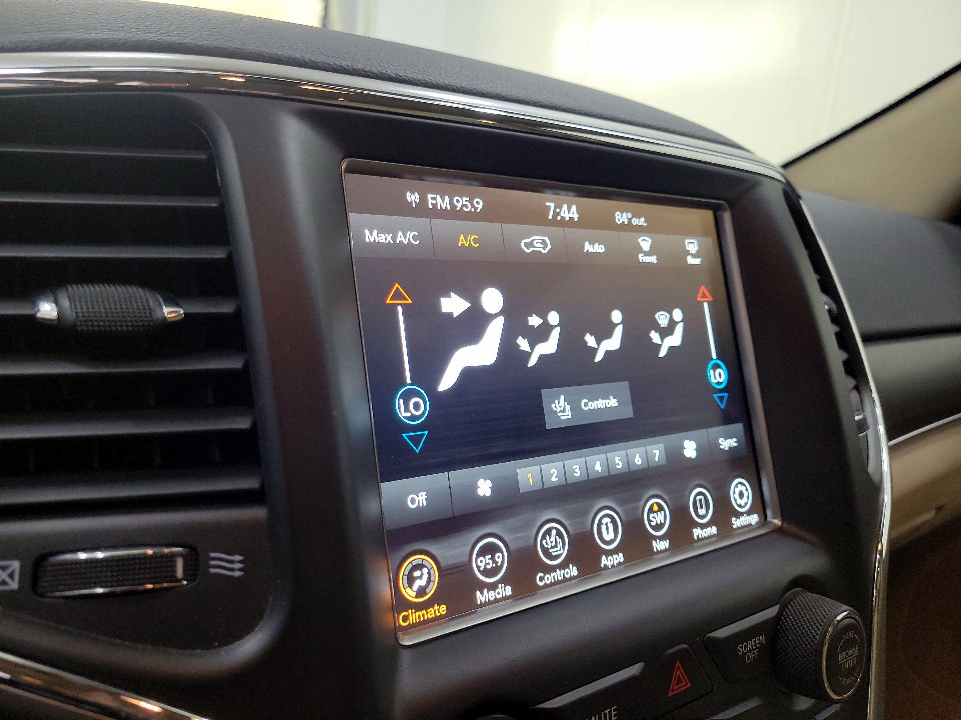 Thumbnail: 2018 Jeep Grand Cherokee - 15