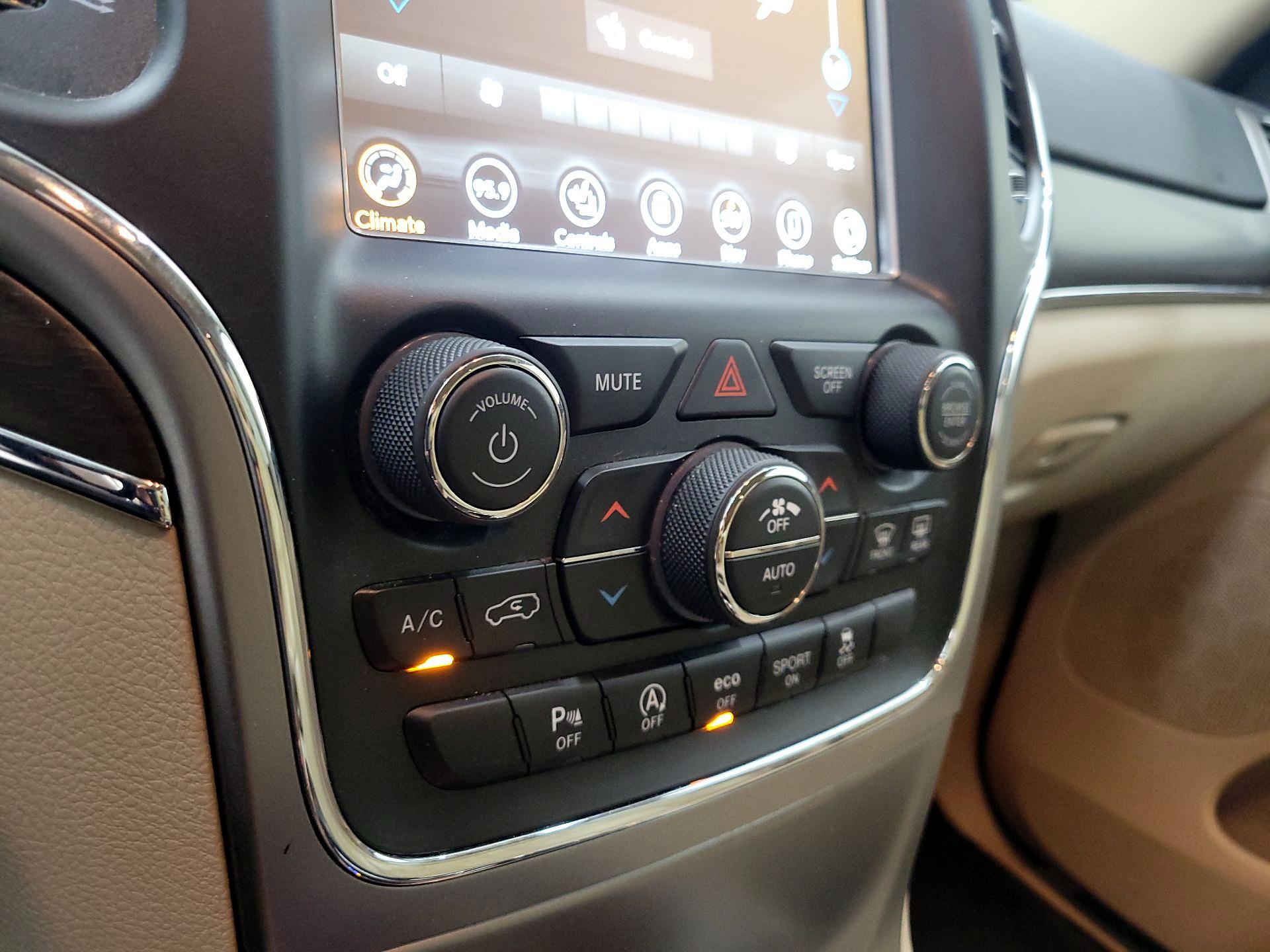 Thumbnail: 2018 Jeep Grand Cherokee - 16
