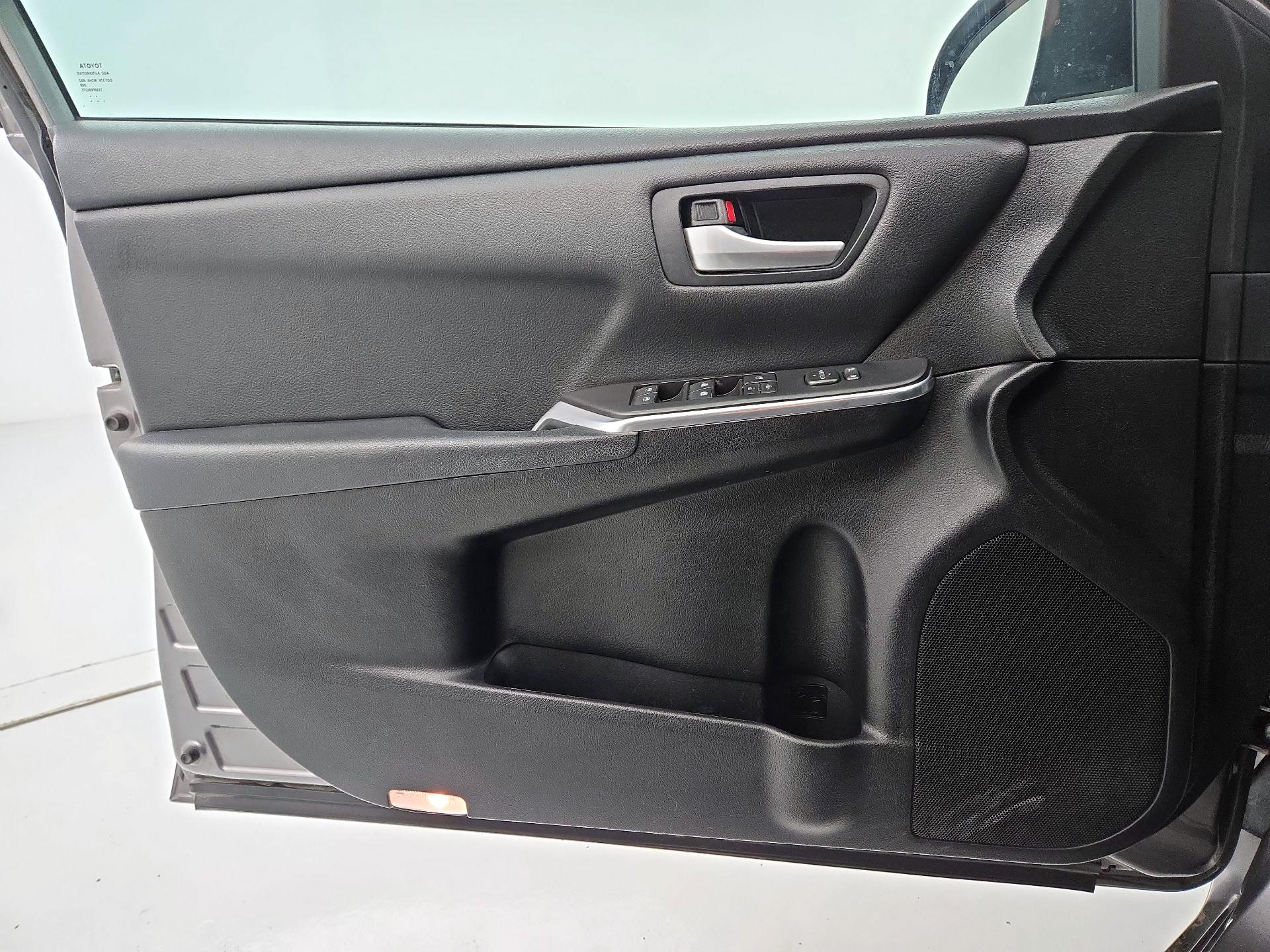 Thumbnail: 2017 Toyota Camry - 12