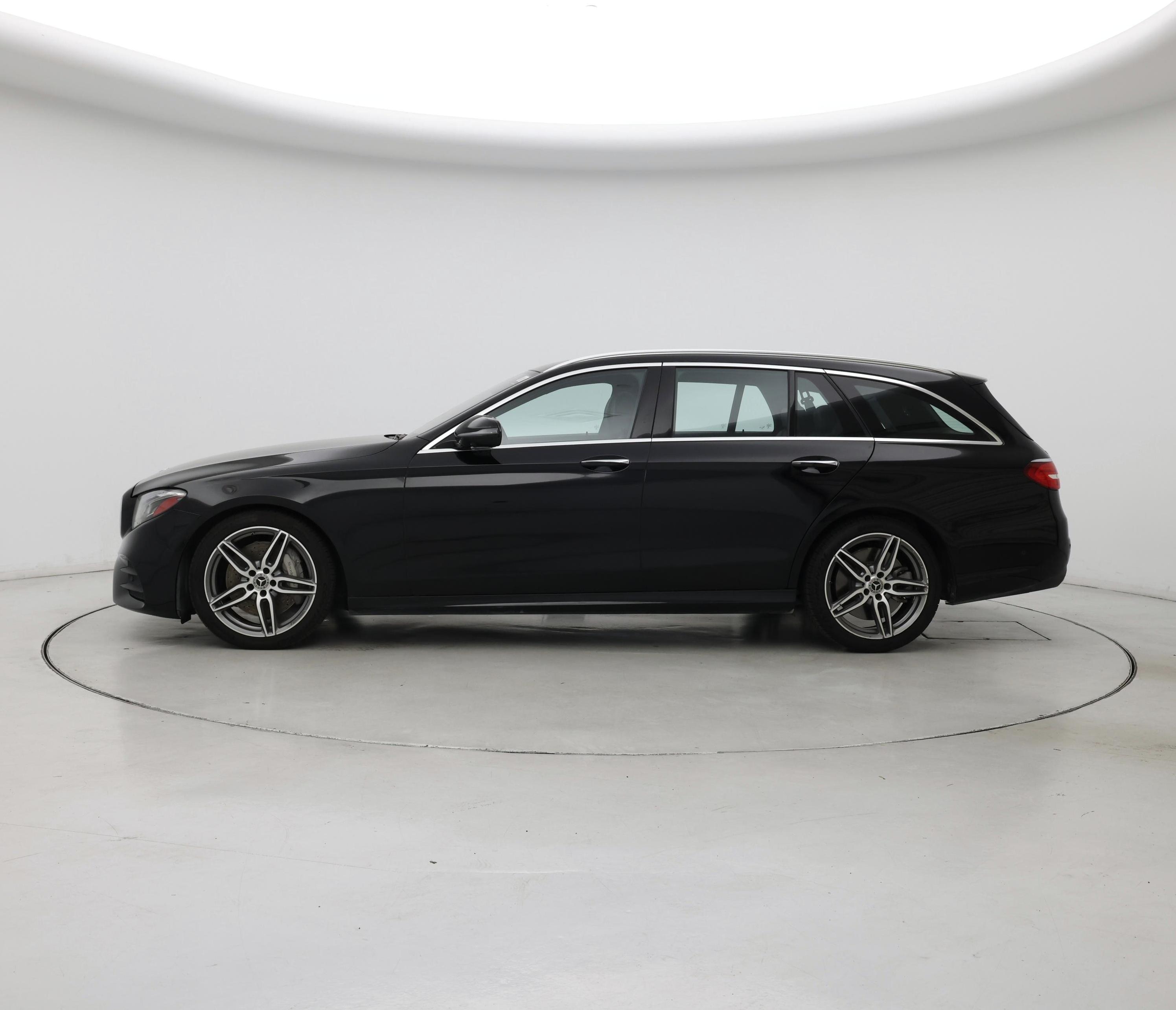 Thumbnail: 2019 Mercedes-Benz E-Class - 3