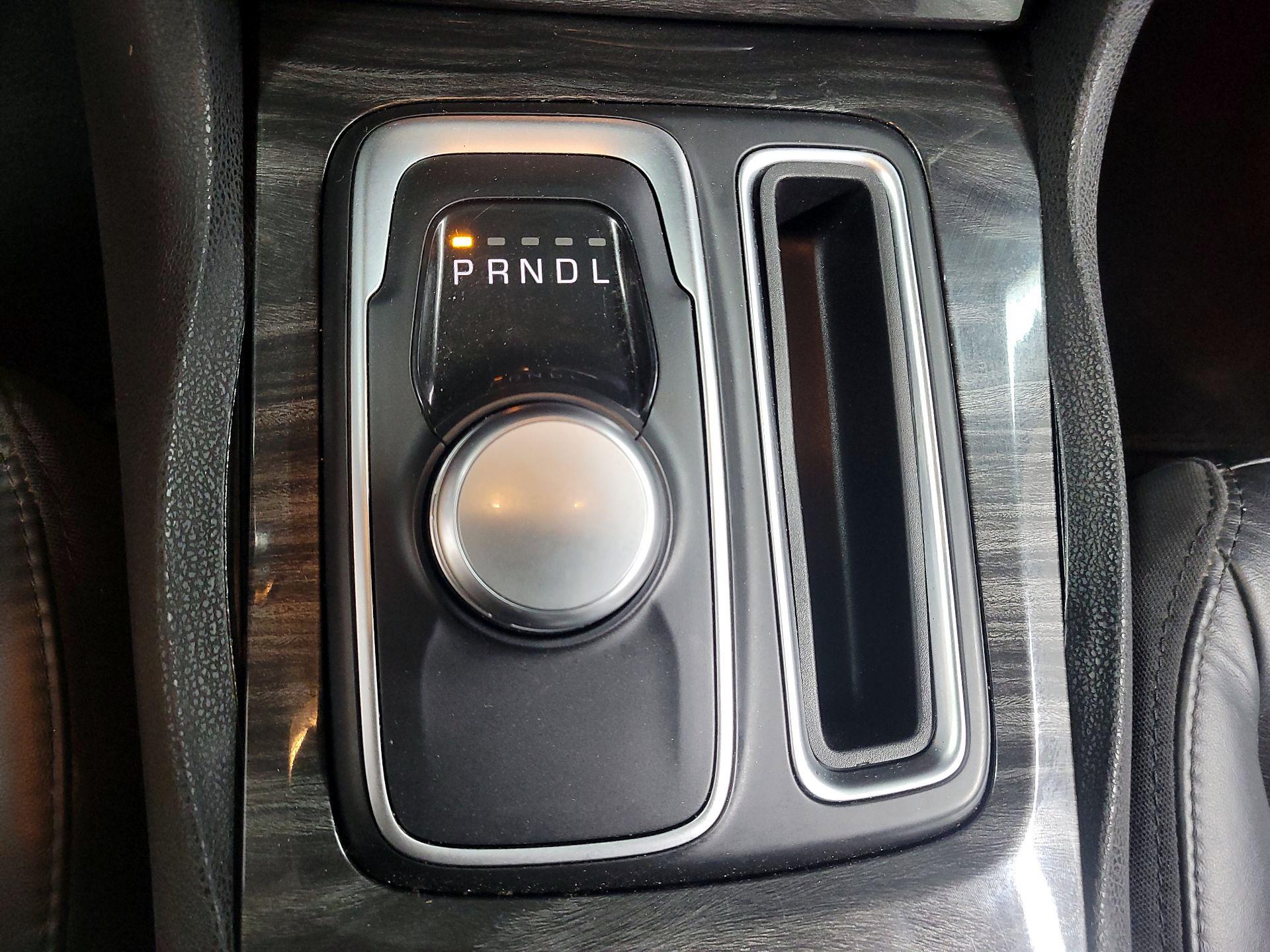 Thumbnail: 2018 Chrysler 300 - 16