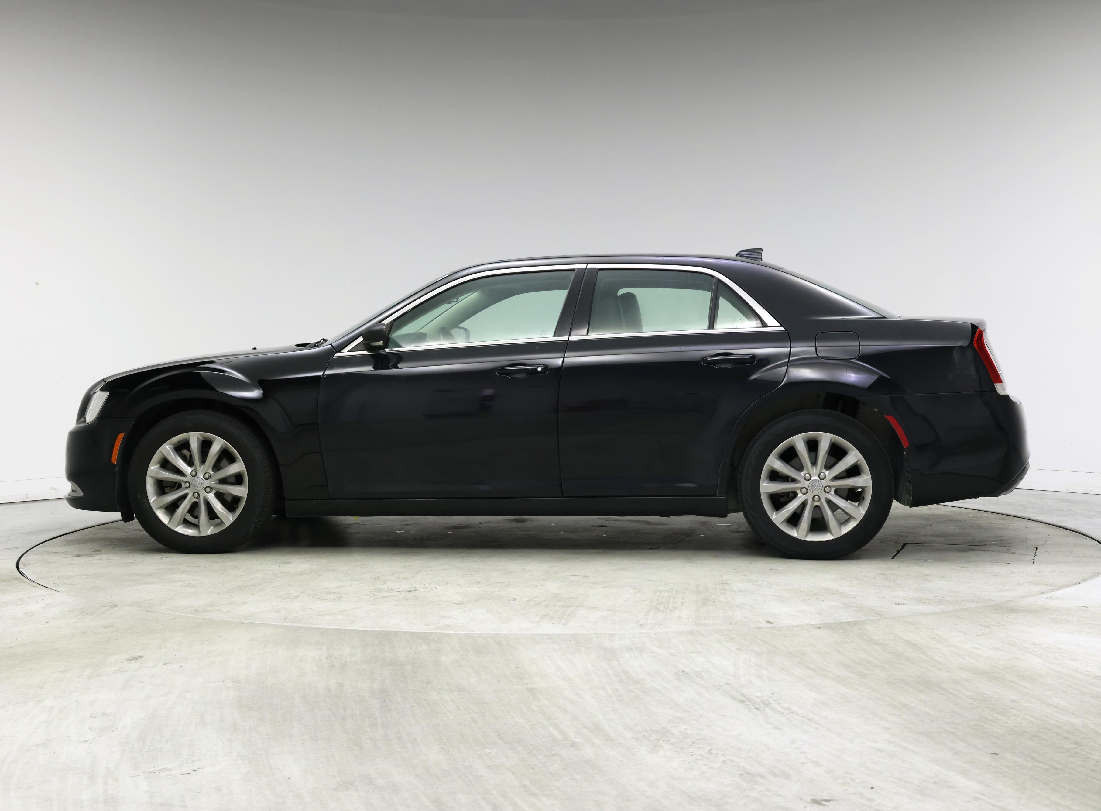Thumbnail: 2018 Chrysler 300 - 3