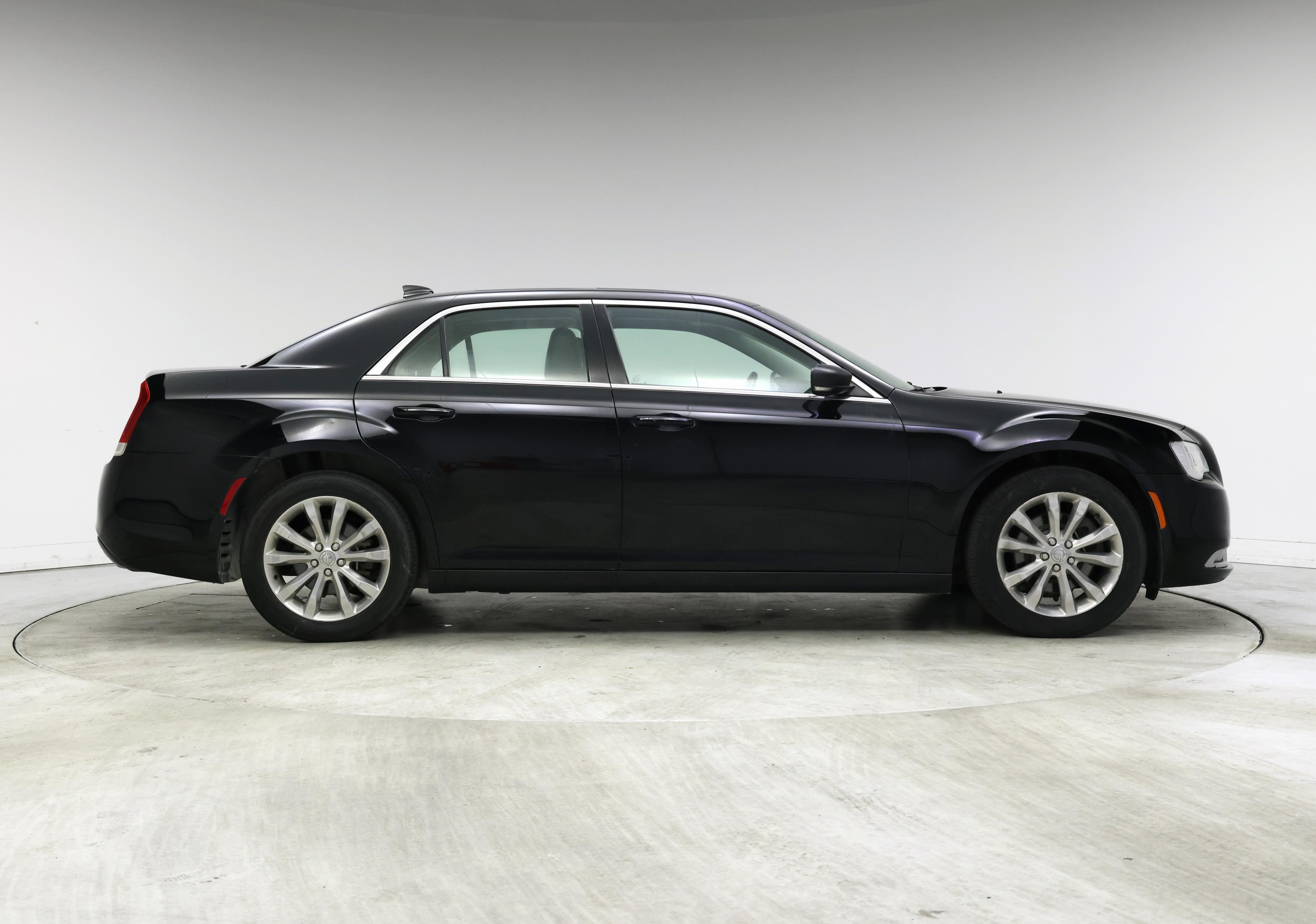 Thumbnail: 2018 Chrysler 300 - 7