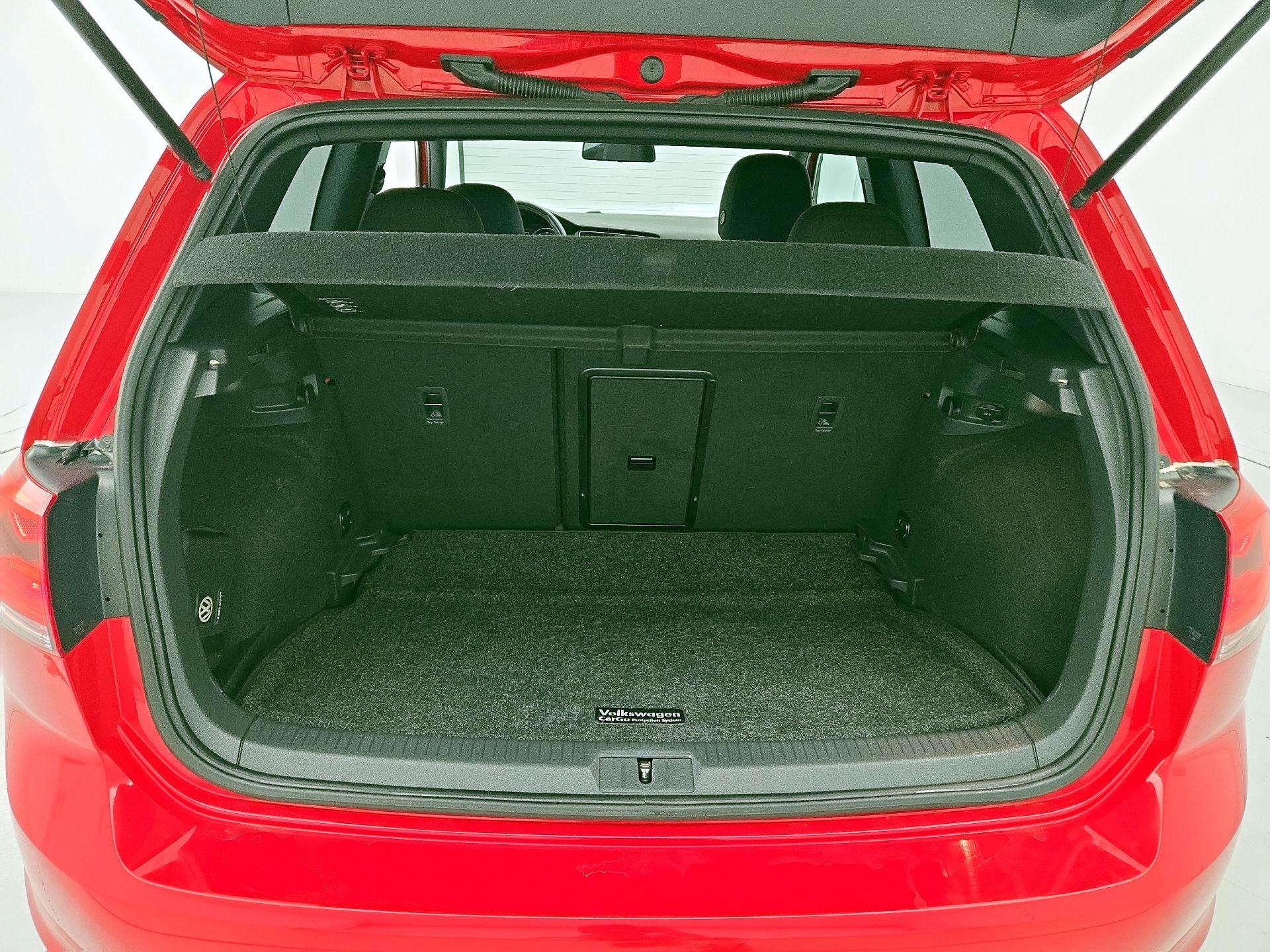 Thumbnail: 2016 Volkswagen Golf - 20