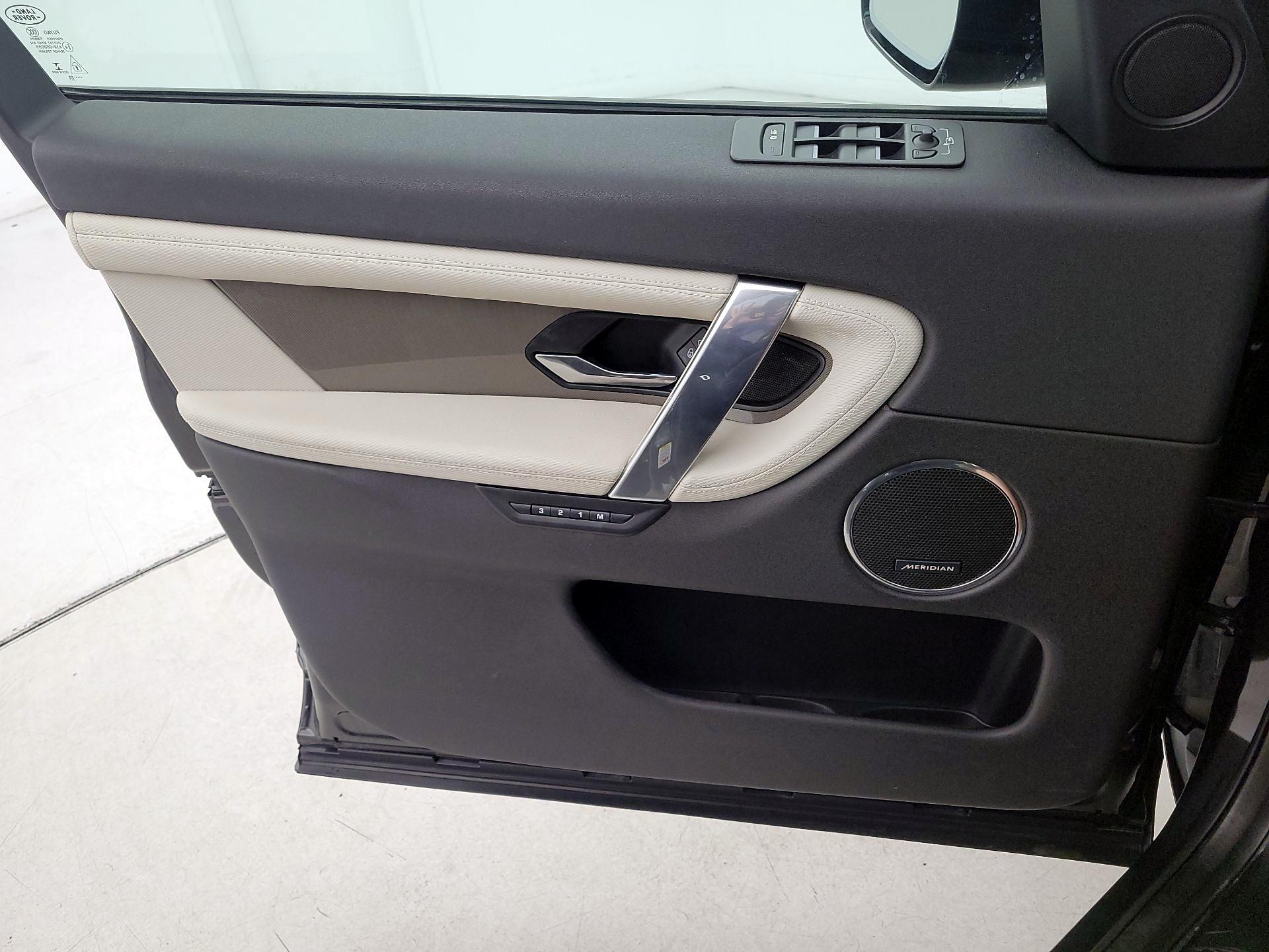 Thumbnail: 2020 Land Rover Discovery Sport - 12