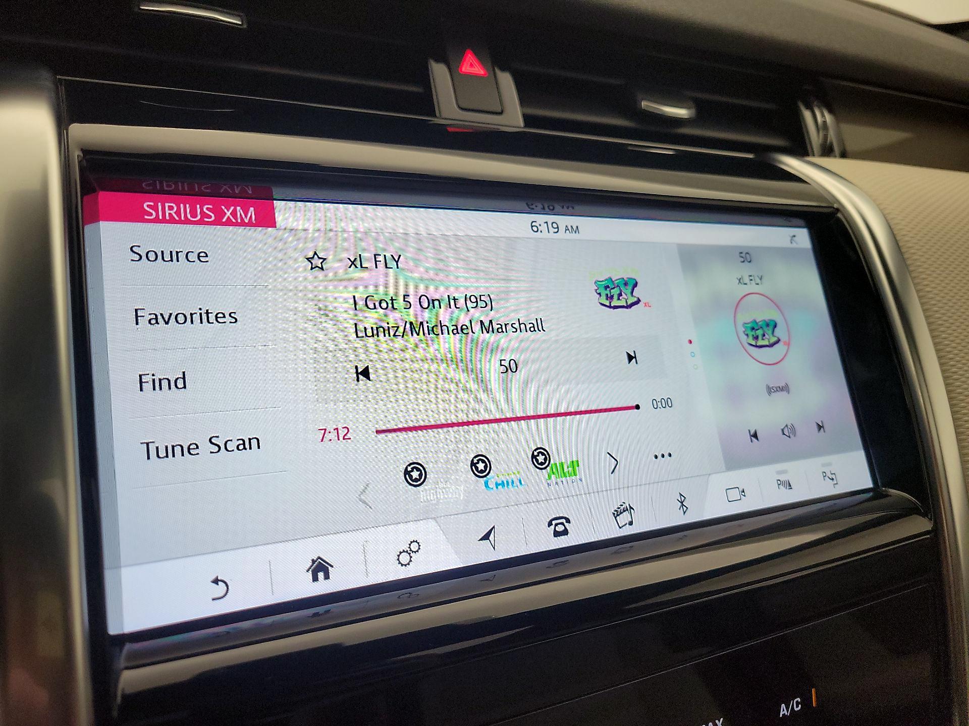 Thumbnail: 2020 Land Rover Discovery Sport - 16