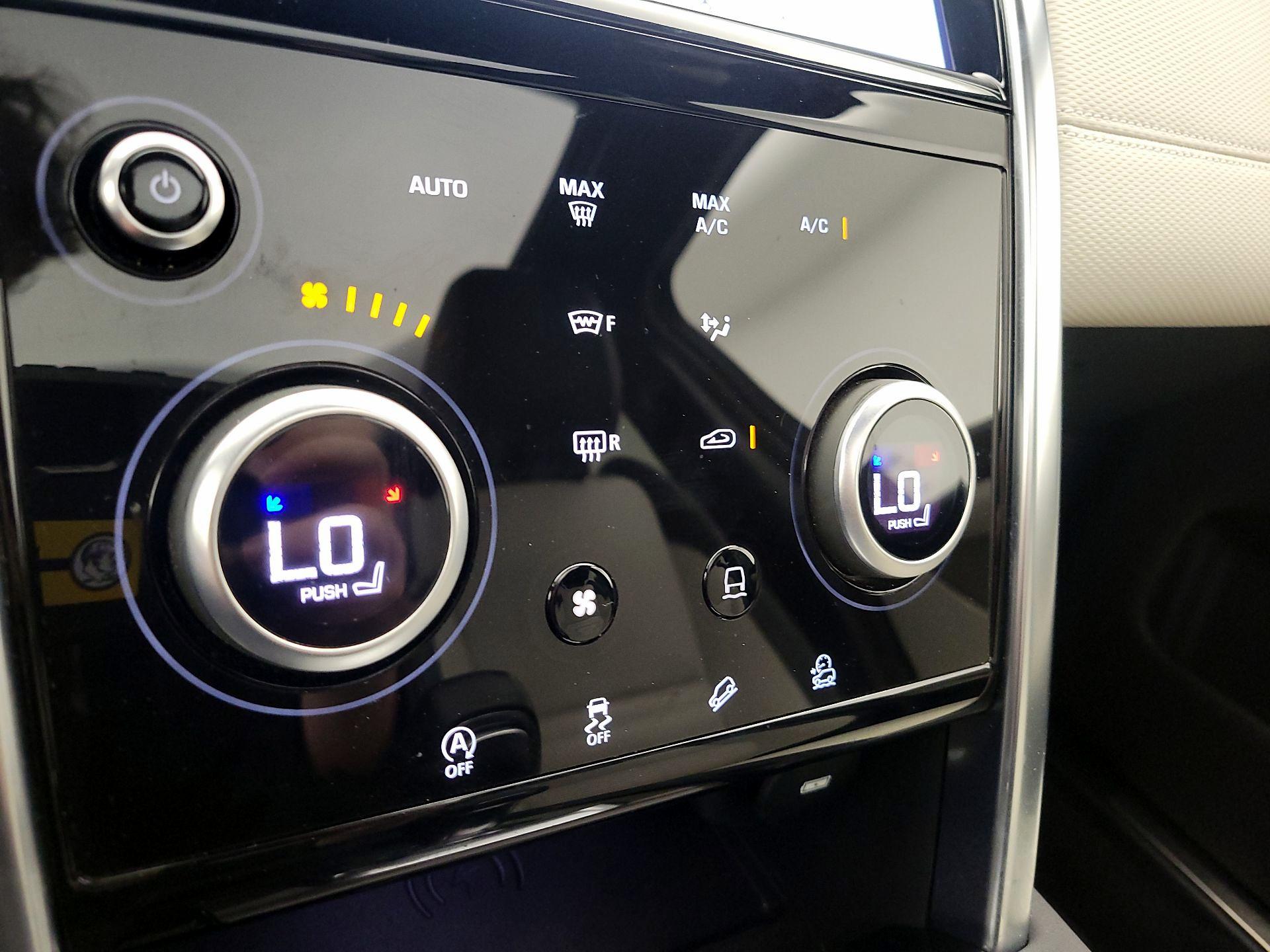 Thumbnail: 2020 Land Rover Discovery Sport - 17