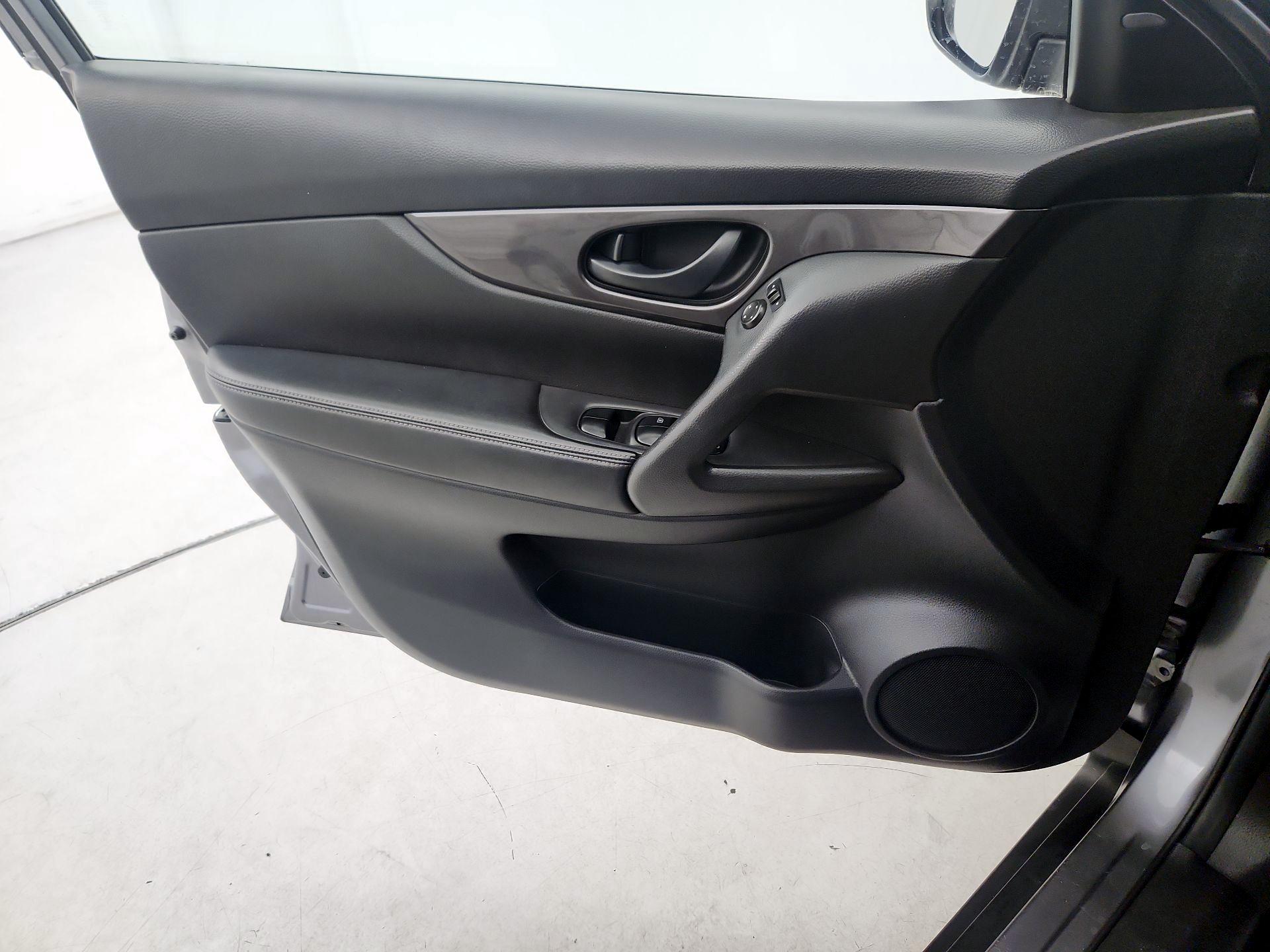 Thumbnail: 2019 Nissan Rogue - 12