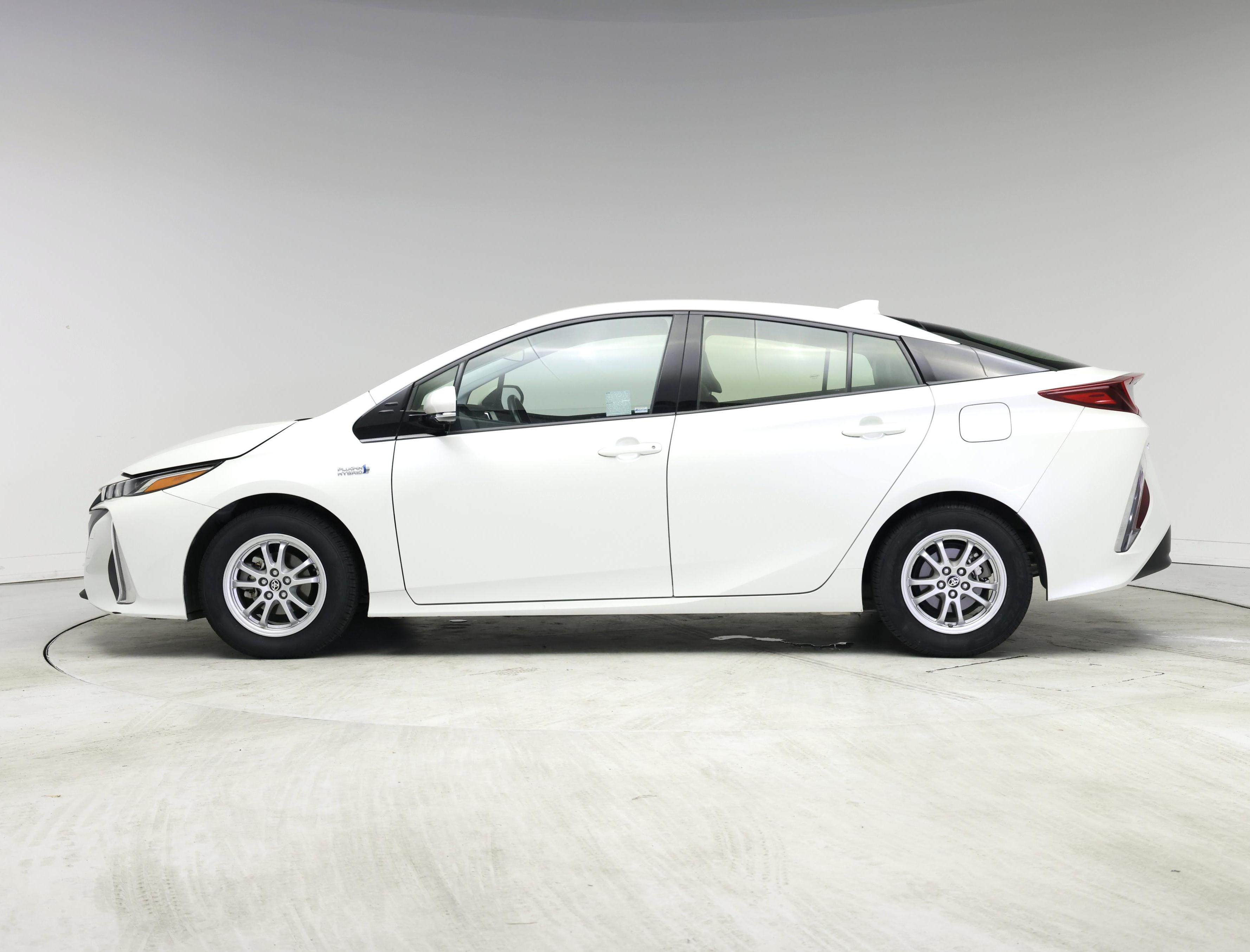 Thumbnail: 2017 Toyota Prius Prime - 3