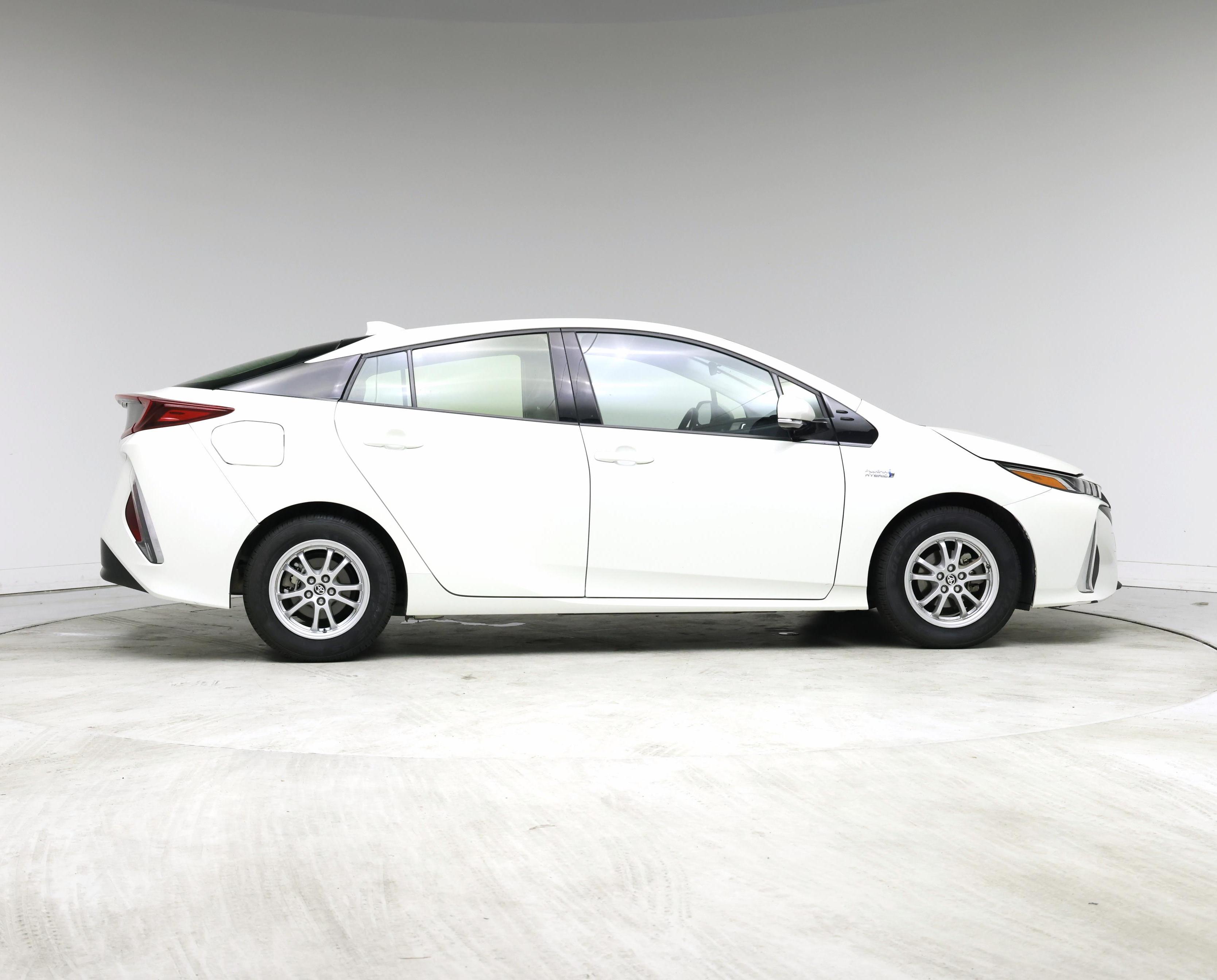Thumbnail: 2017 Toyota Prius Prime - 7