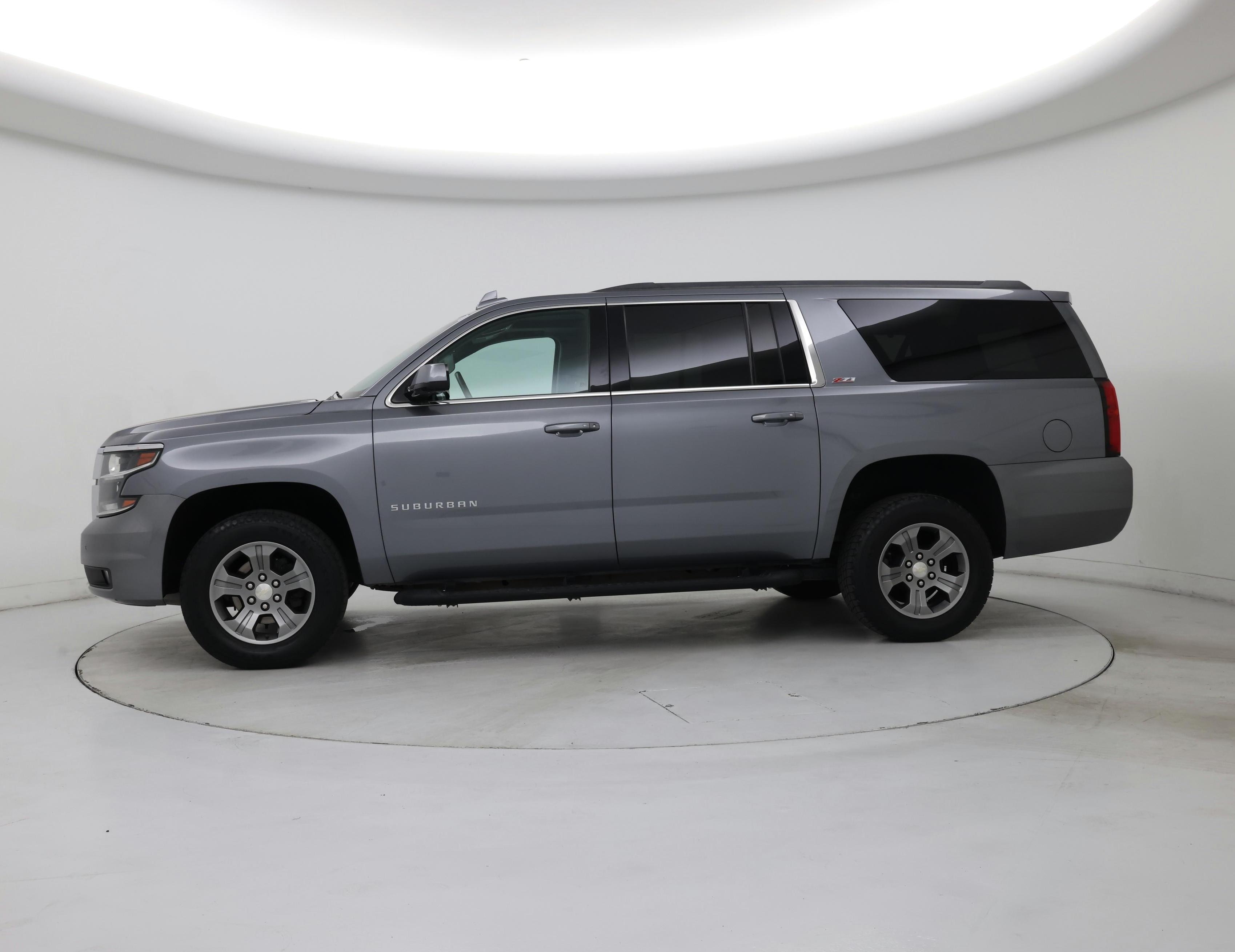 Thumbnail: 2019 Chevrolet Suburban - 3