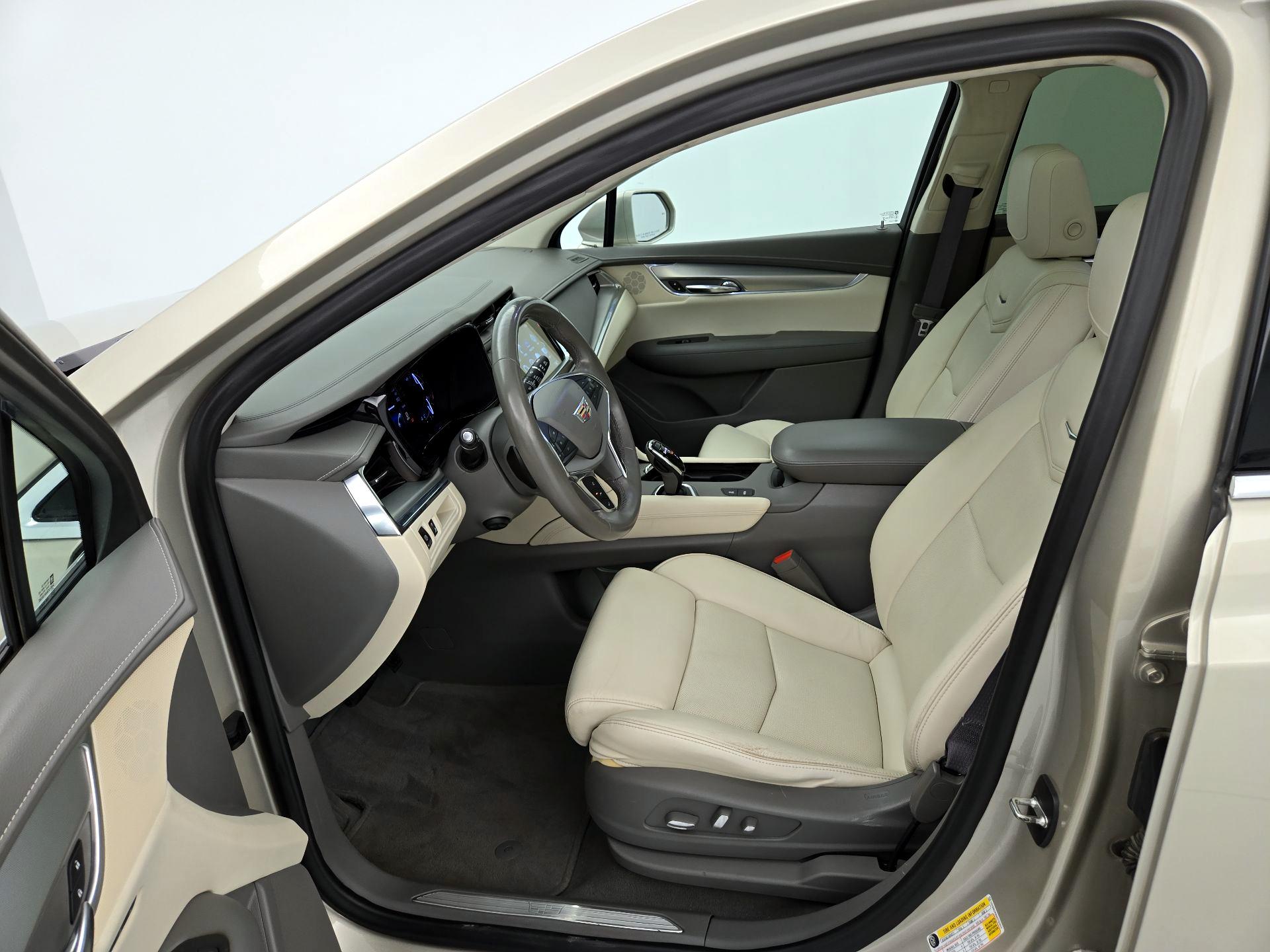Thumbnail: 2017 Cadillac XT5 - 11