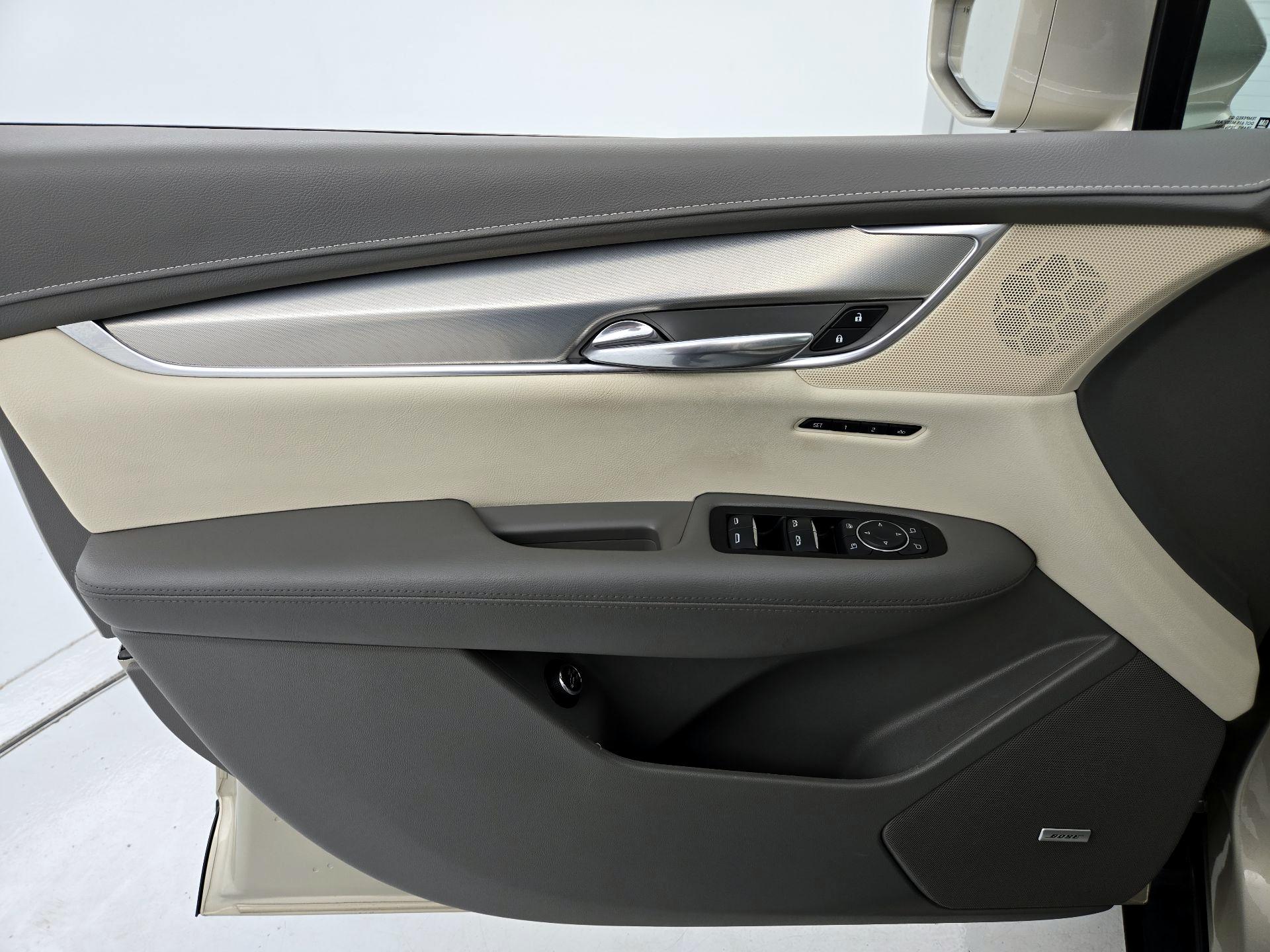 Thumbnail: 2017 Cadillac XT5 - 12