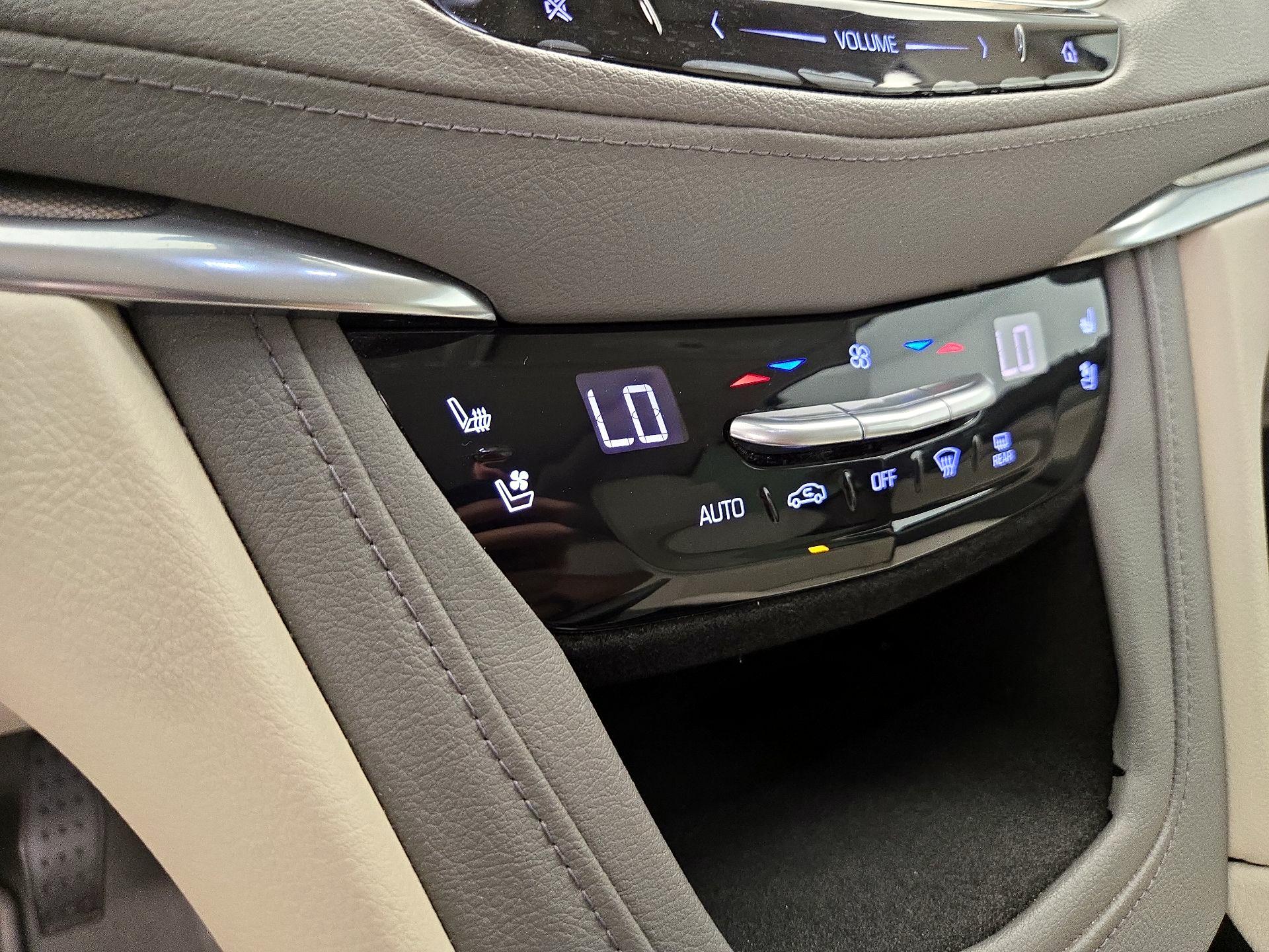Thumbnail: 2017 Cadillac XT5 - 17
