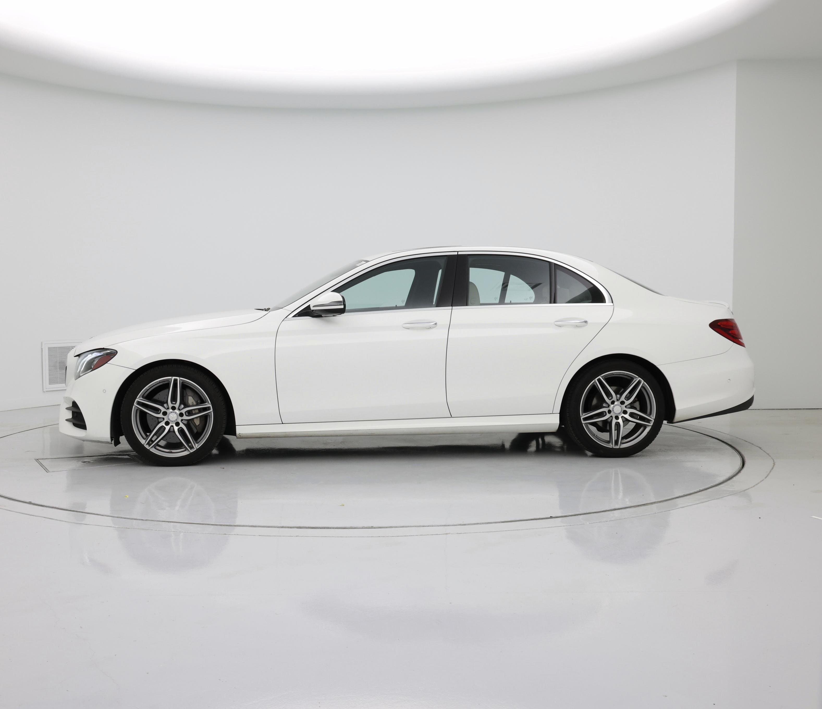 Thumbnail: 2017 Mercedes-Benz E-Class - 3