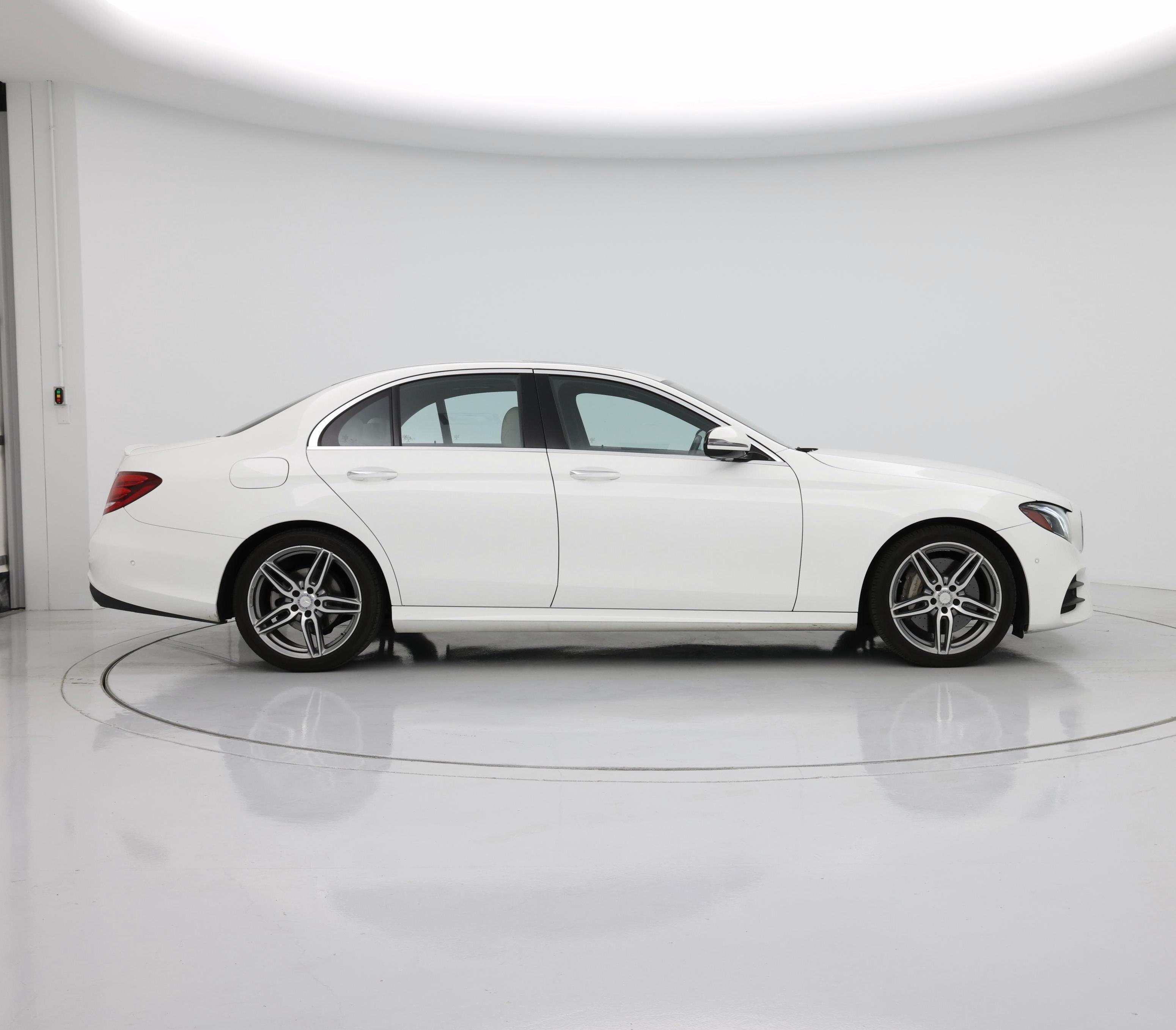 Thumbnail: 2017 Mercedes-Benz E-Class - 7