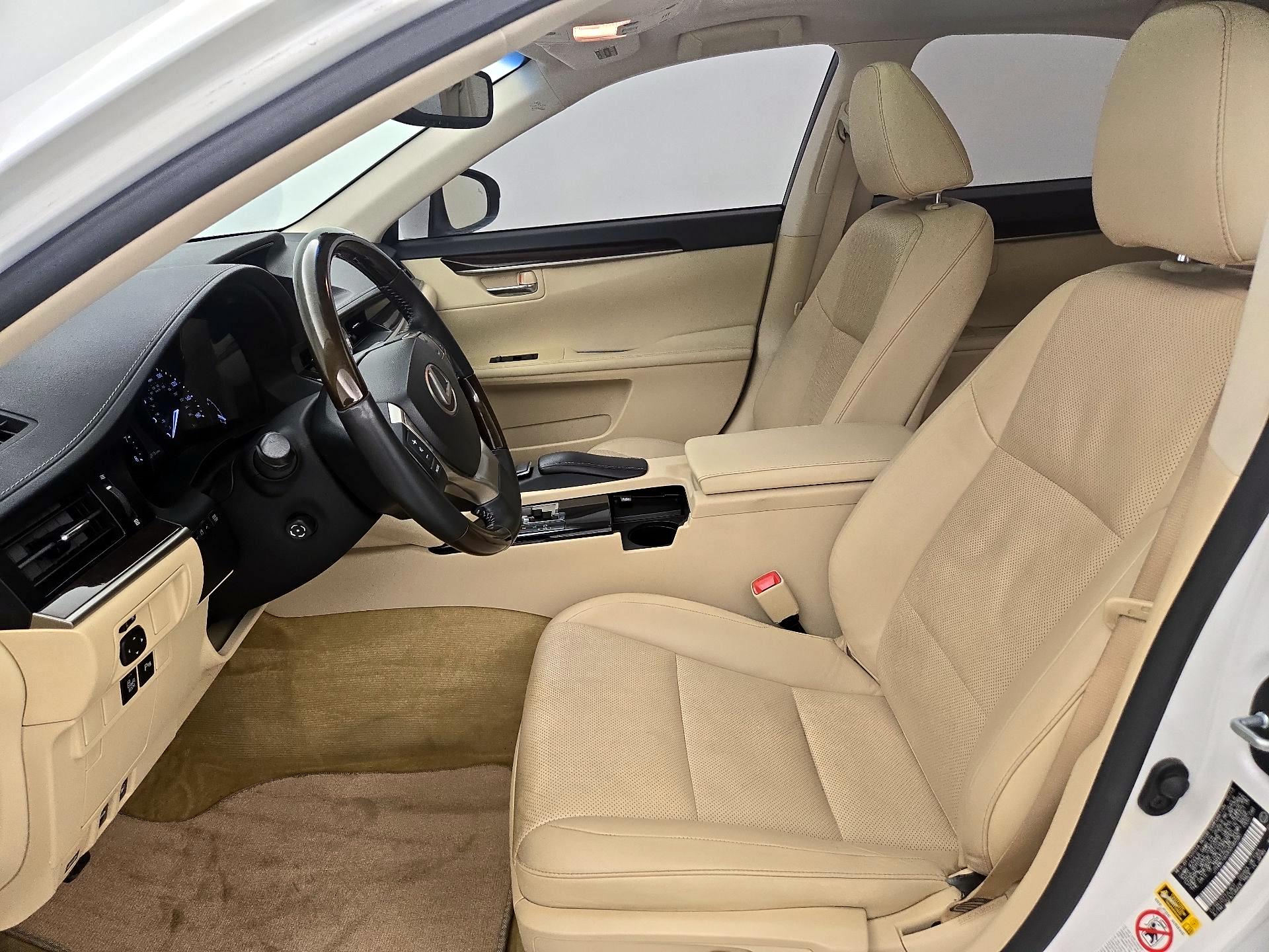 Thumbnail: 2013 Lexus ES - 11