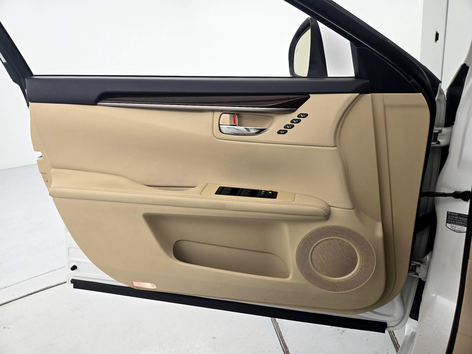 Thumbnail: 2013 Lexus ES - 12