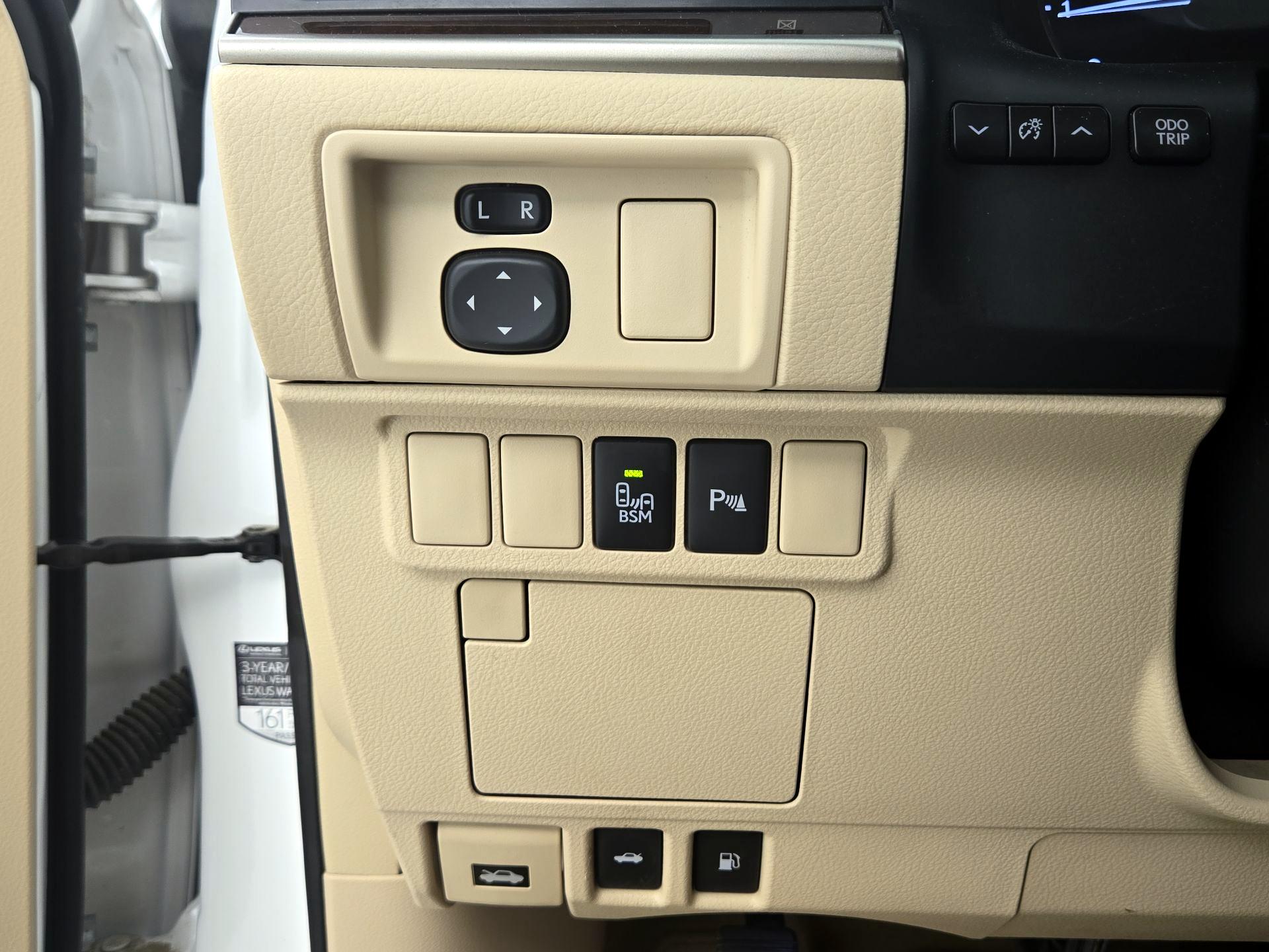 Thumbnail: 2013 Lexus ES - 13