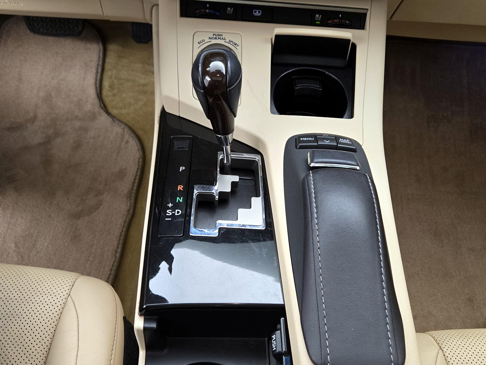 Thumbnail: 2013 Lexus ES - 18