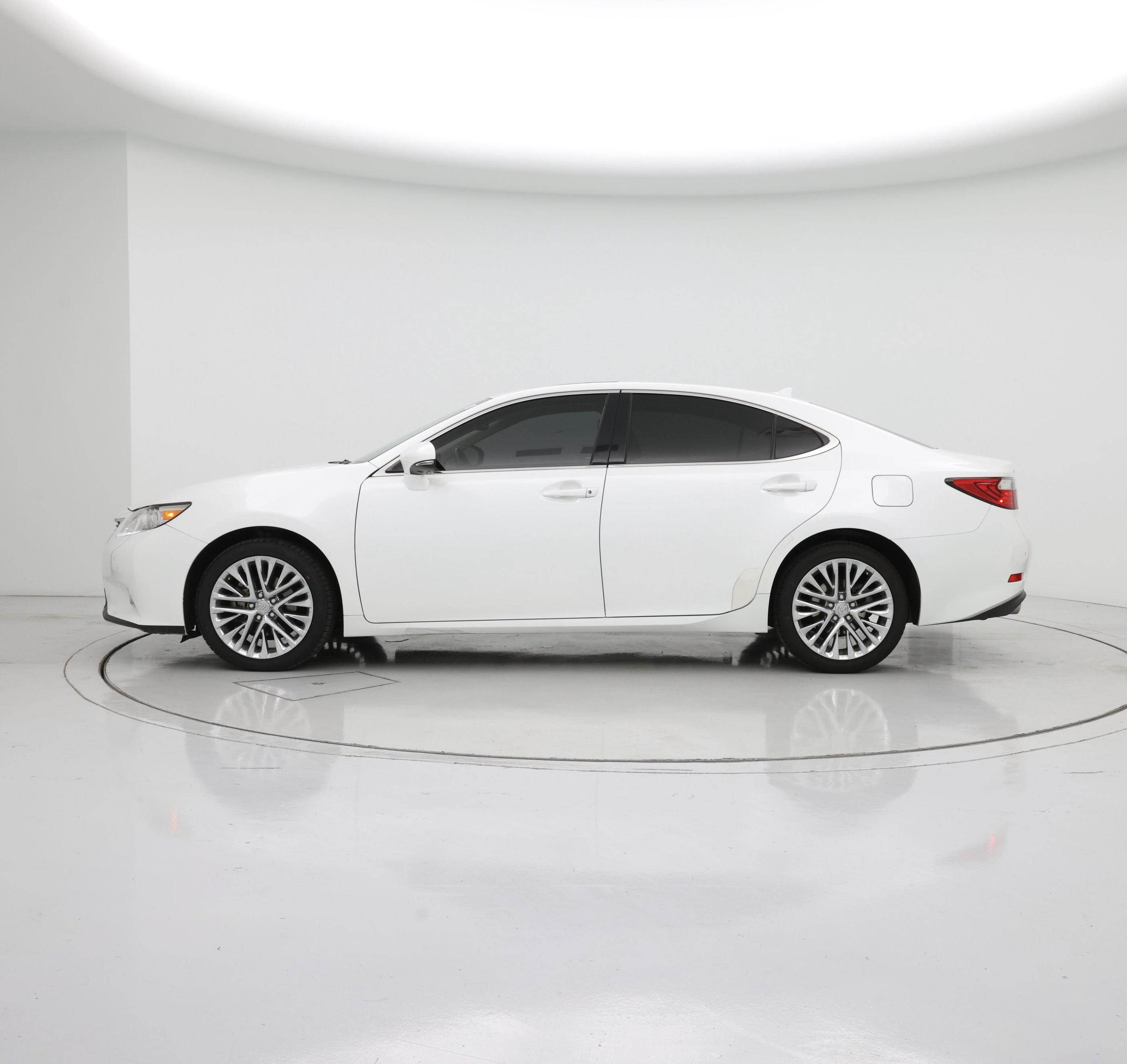 Thumbnail: 2013 Lexus ES - 3