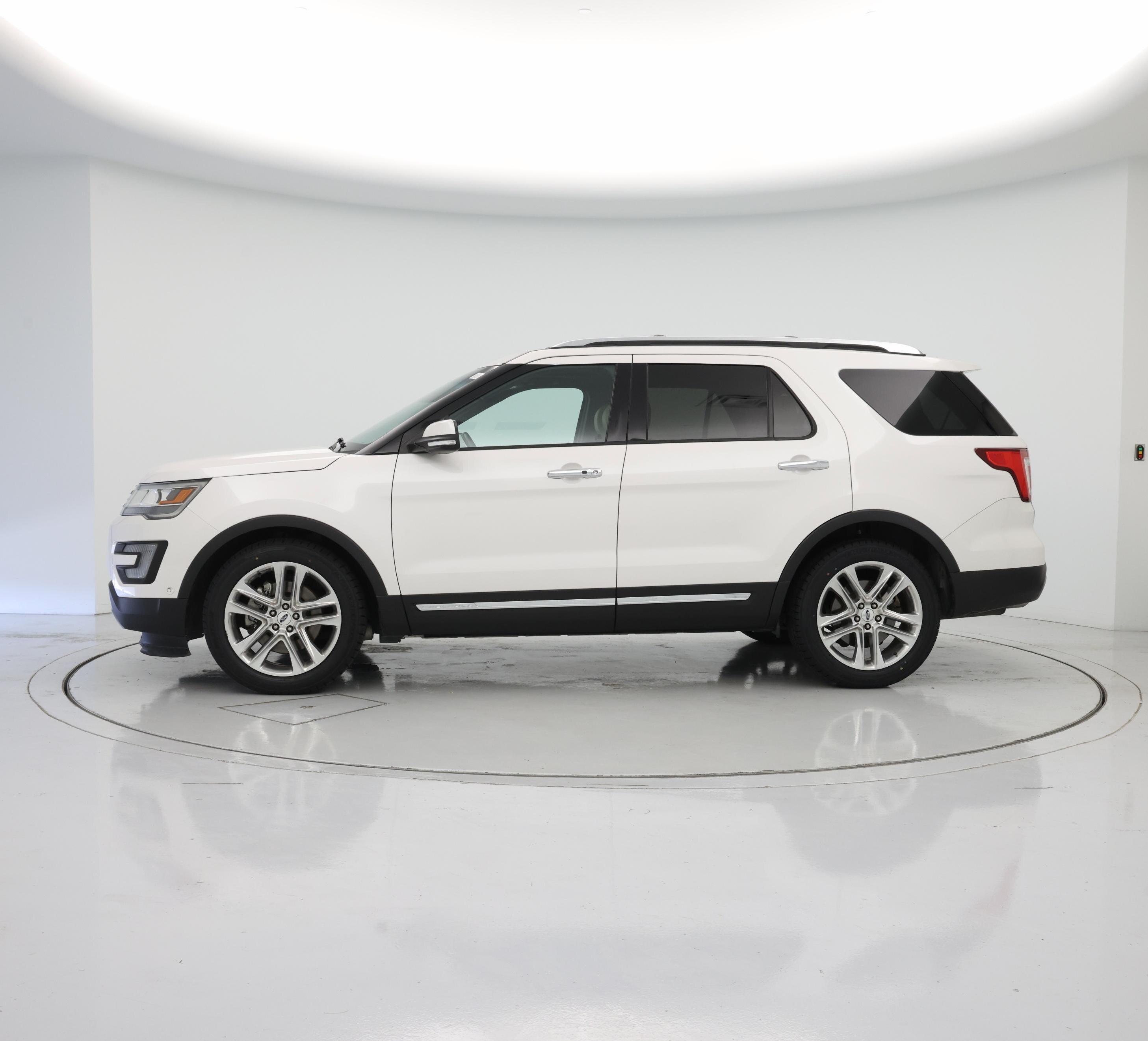 Thumbnail: 2017 Ford Explorer - 3