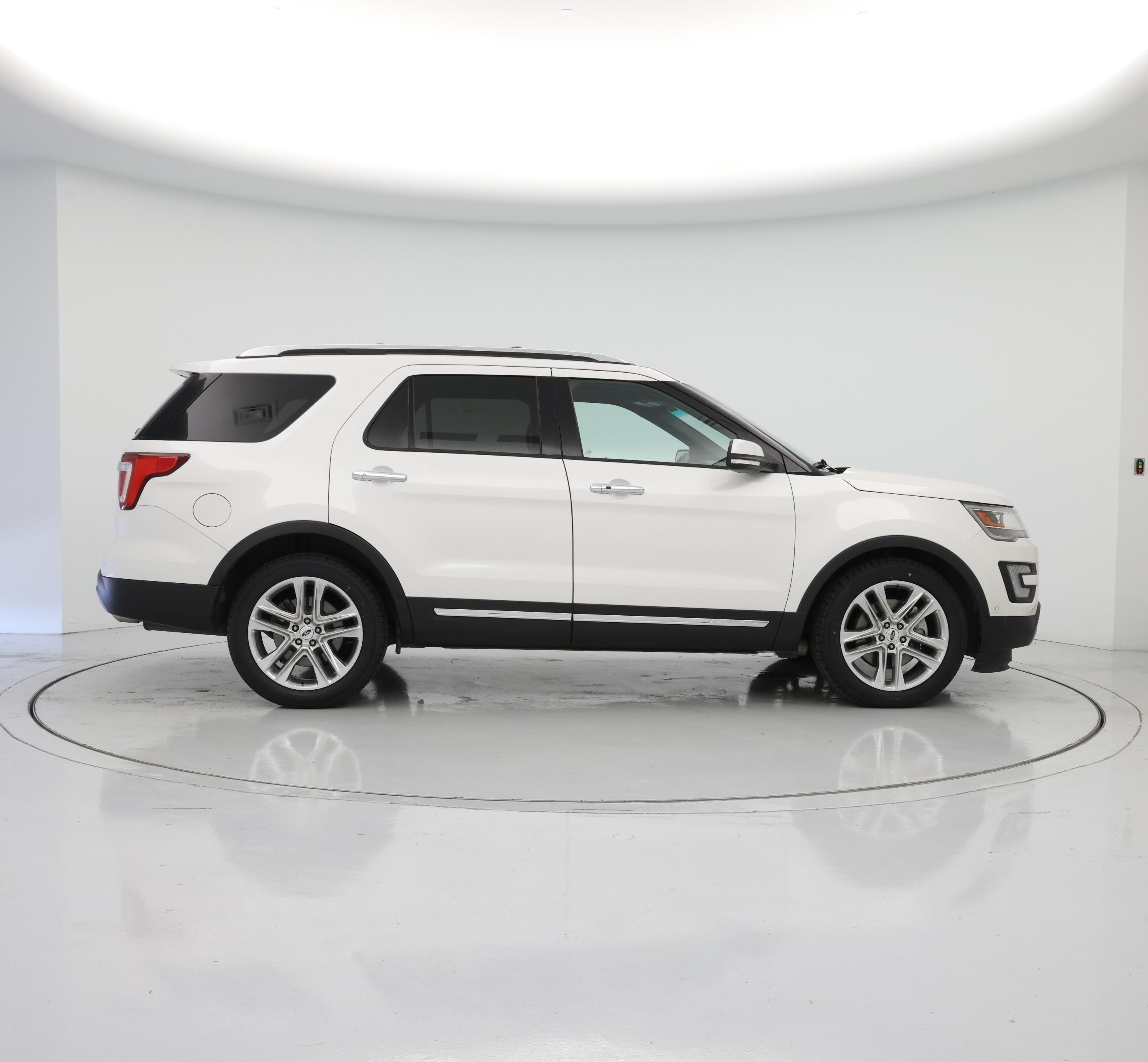 Thumbnail: 2017 Ford Explorer - 7
