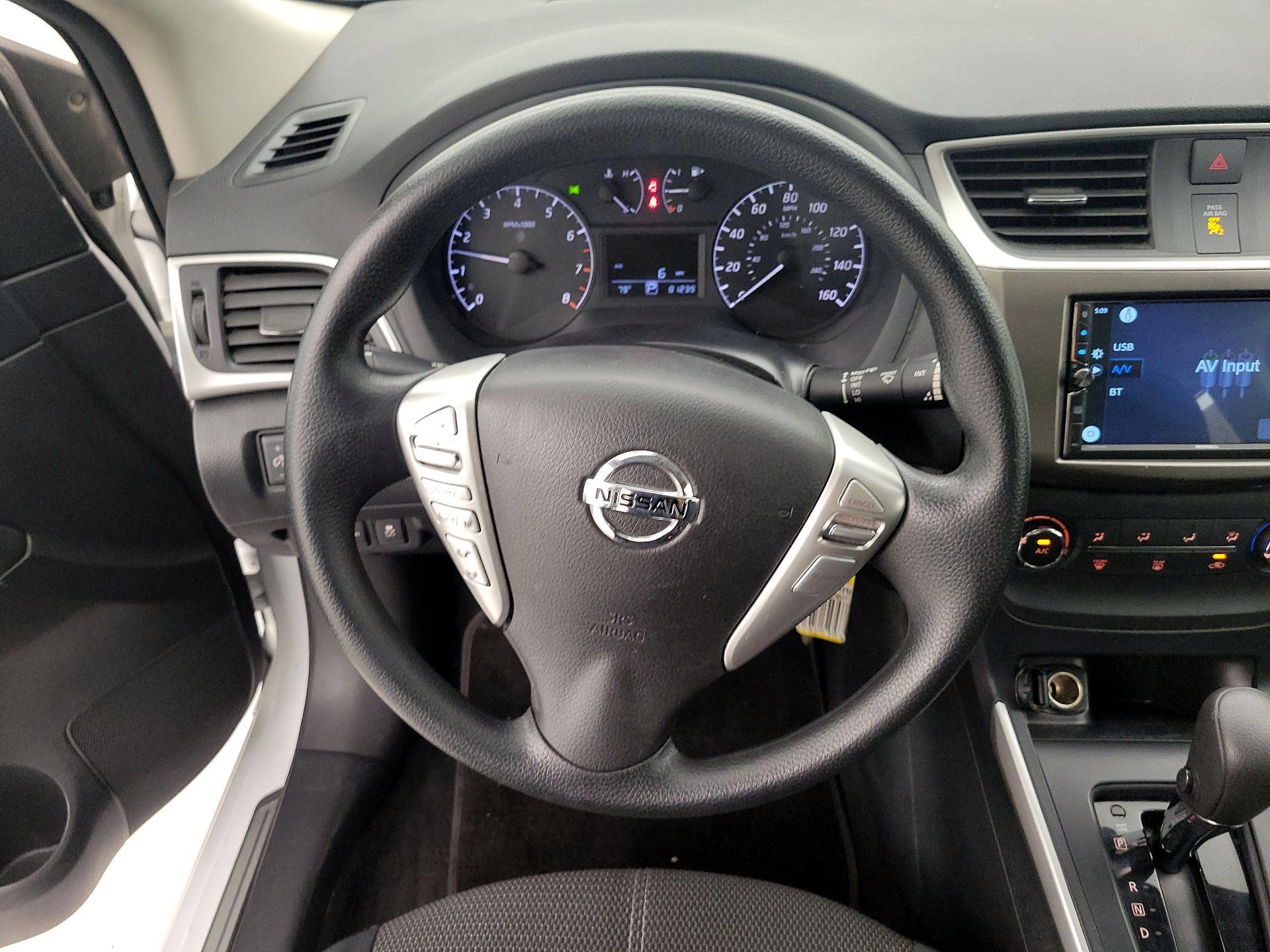 Thumbnail: 2017 Nissan Sentra - 10