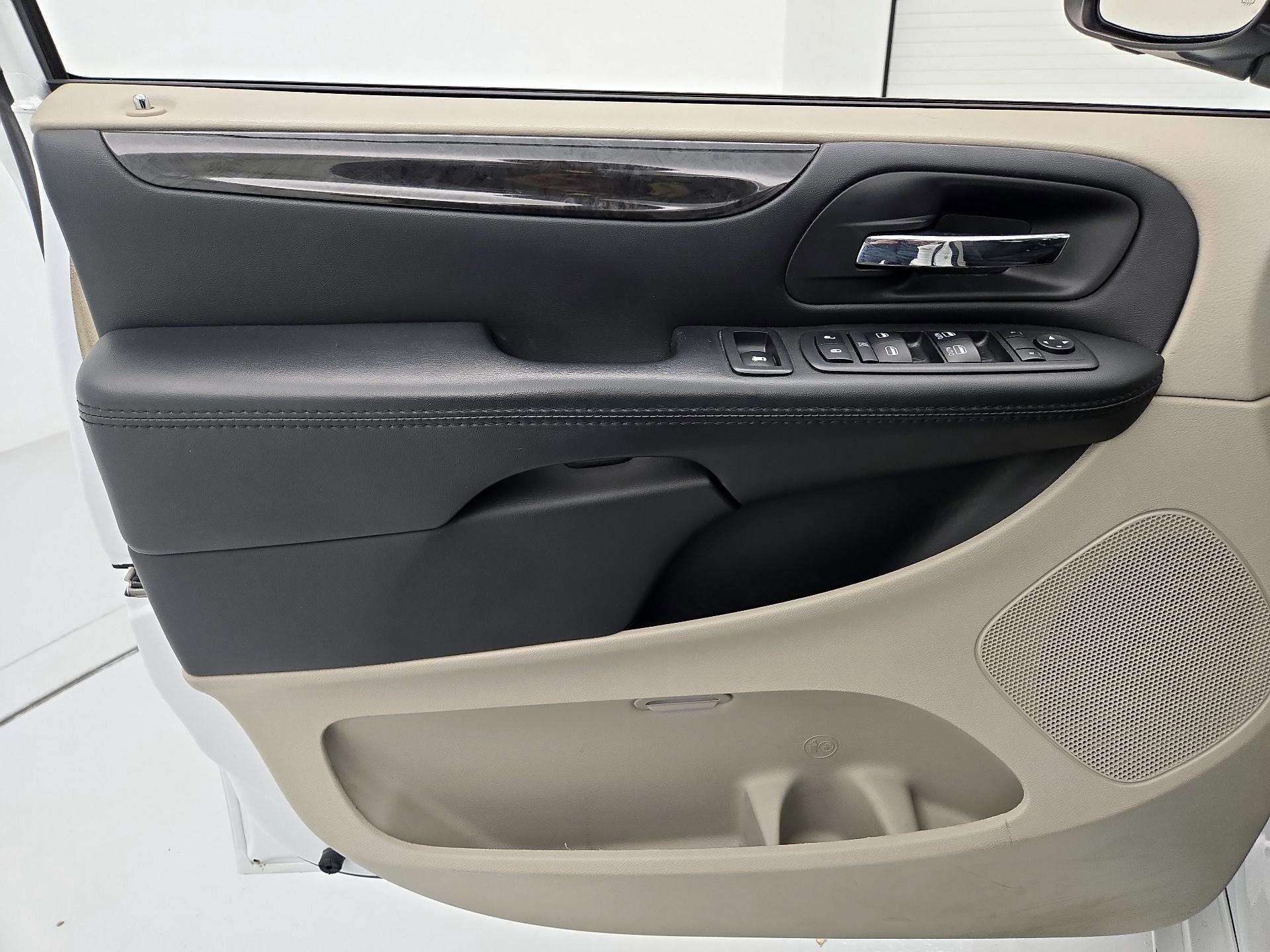 Thumbnail: 2018 Dodge Grand Caravan - 12