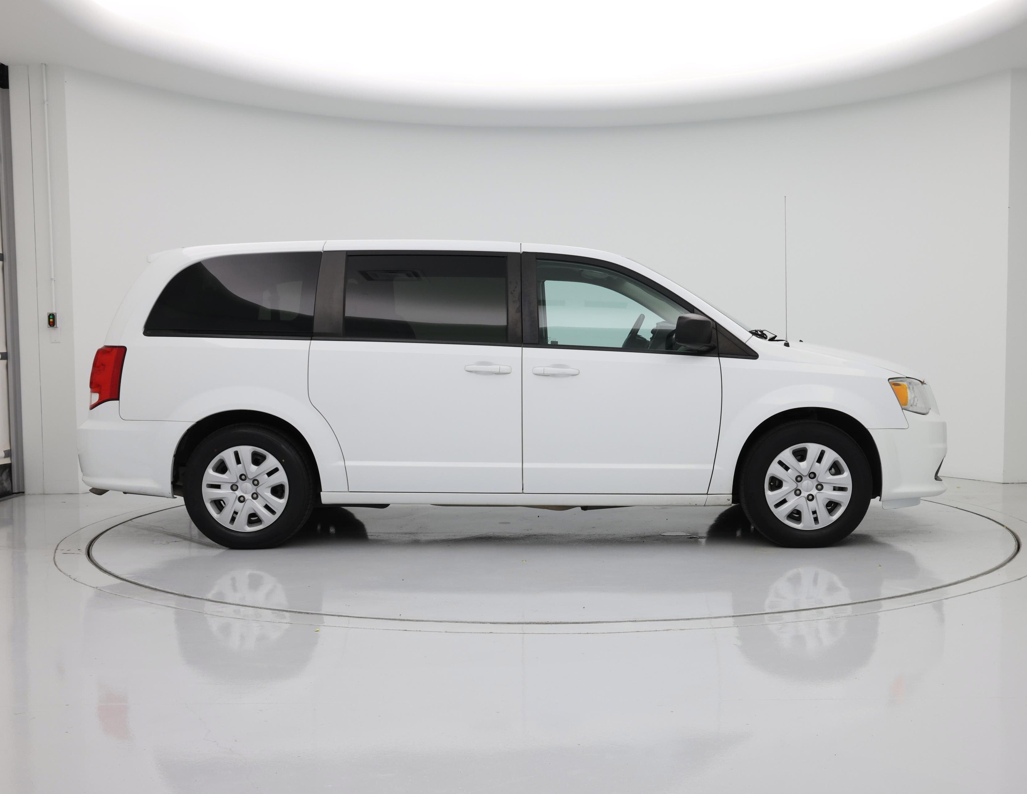 Thumbnail: 2018 Dodge Grand Caravan - 7