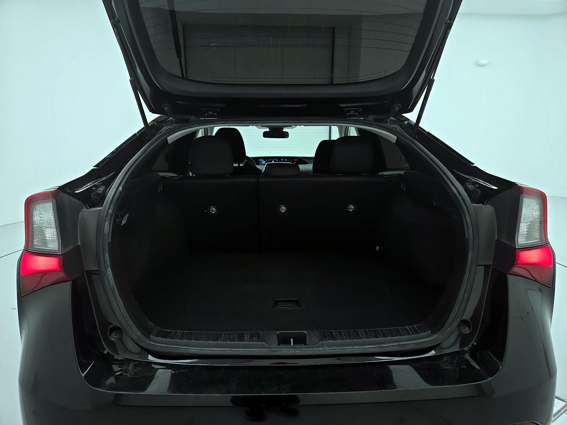 Thumbnail: 2022 Toyota Prius - 20