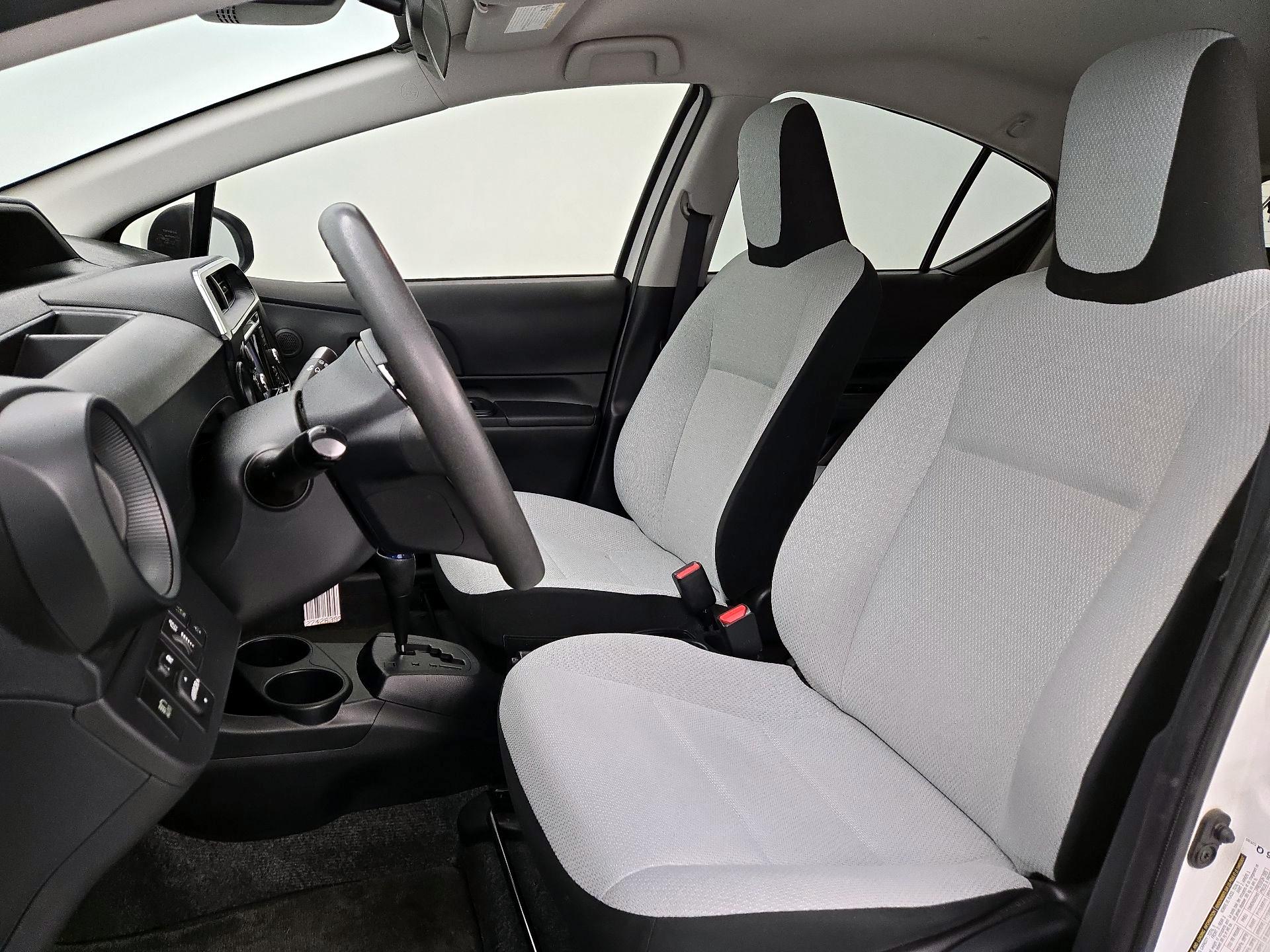 Thumbnail: 2018 Toyota Prius c - 11