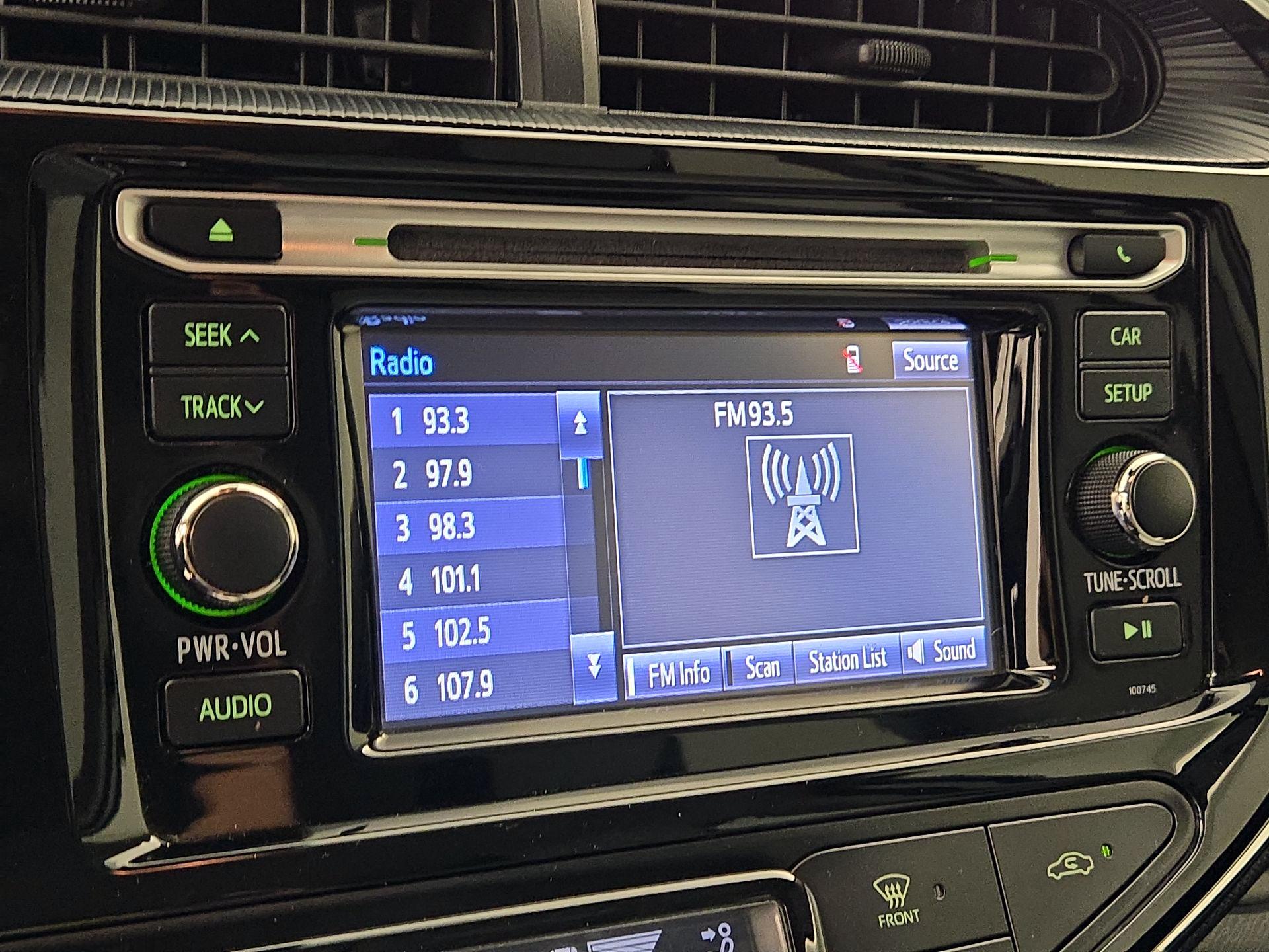 Thumbnail: 2018 Toyota Prius c - 15