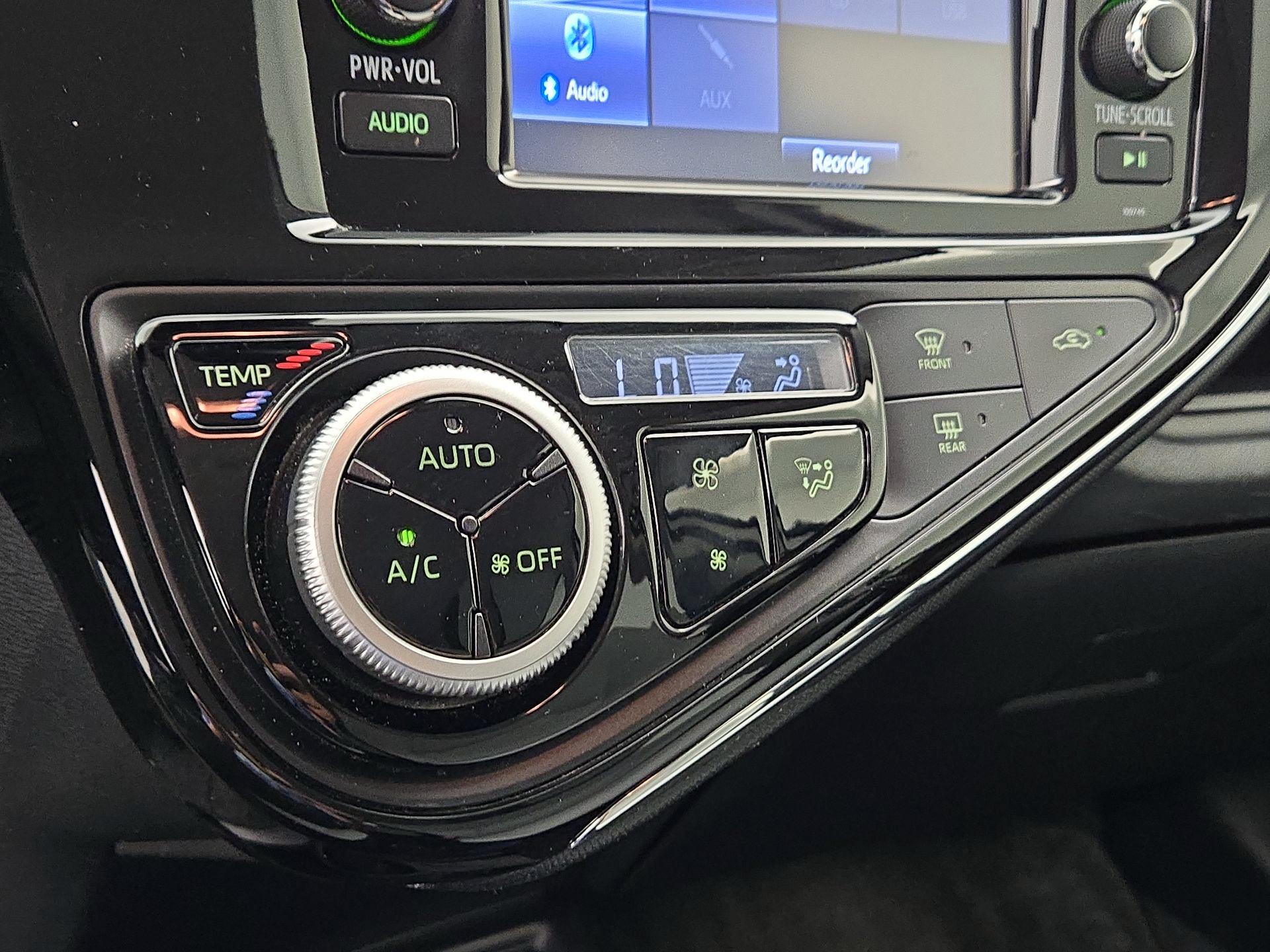 Thumbnail: 2018 Toyota Prius c - 16