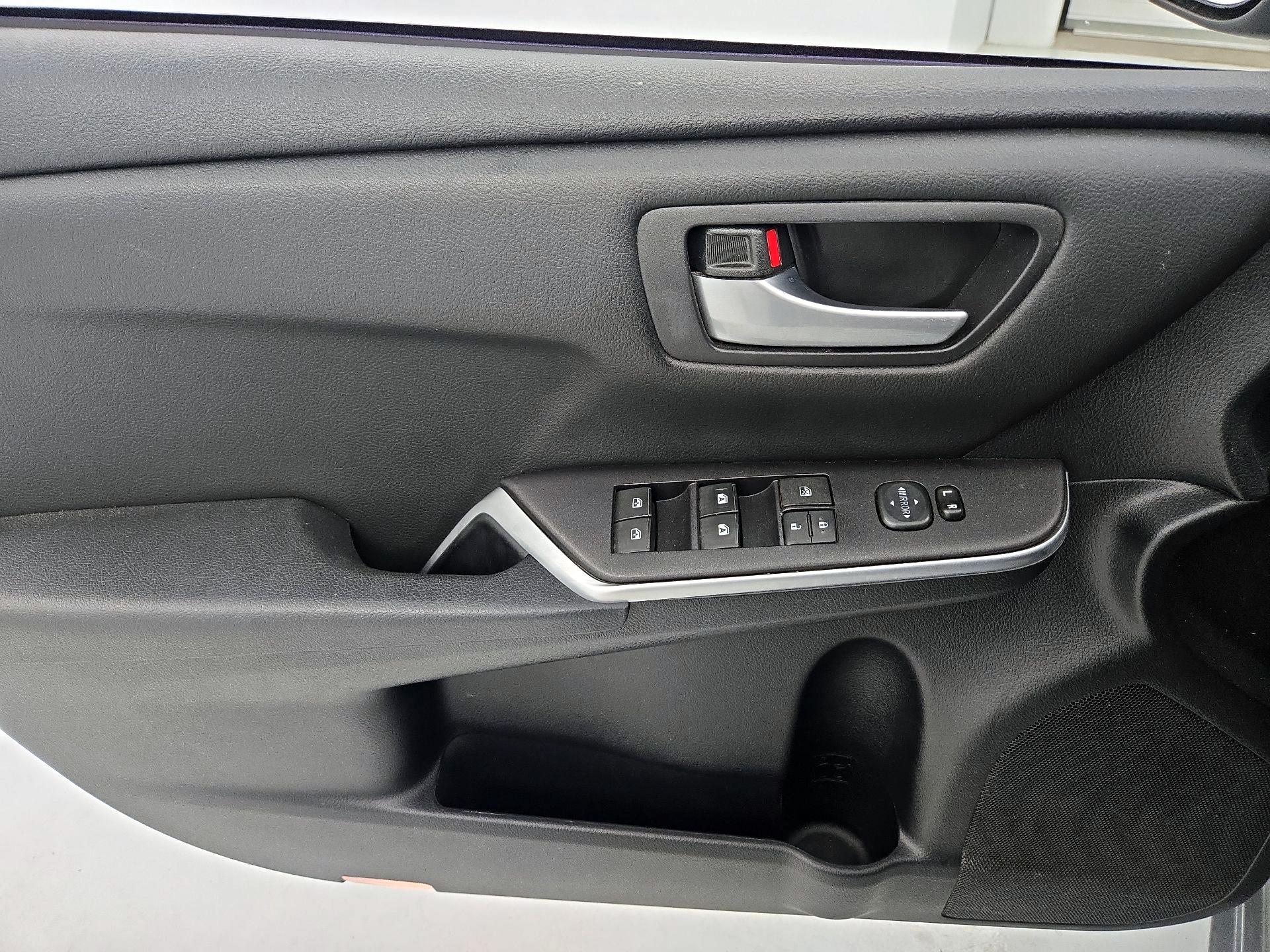 Thumbnail: 2015 Toyota Camry - 12