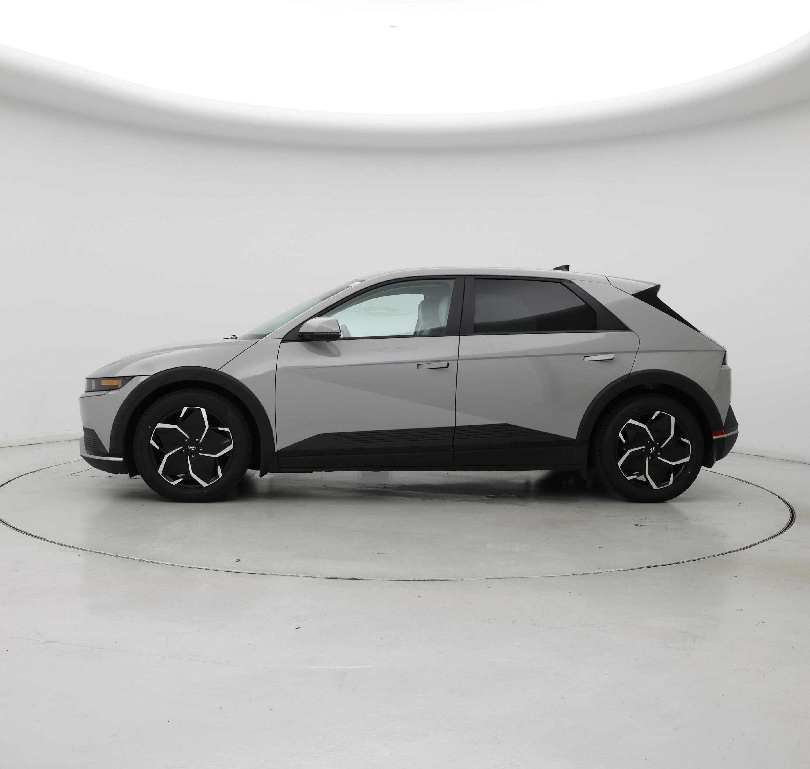 Thumbnail: 2022 Hyundai Ioniq 5 - 3