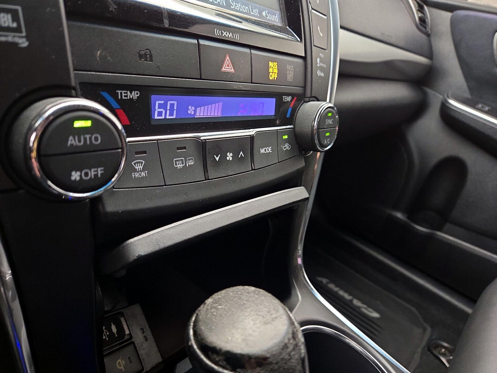 Thumbnail: 2017 Toyota Camry - 16