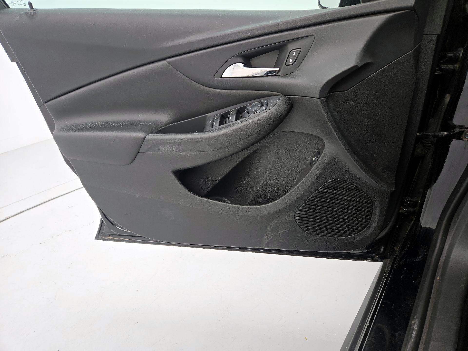 Thumbnail: 2016 Chevrolet Volt - 12