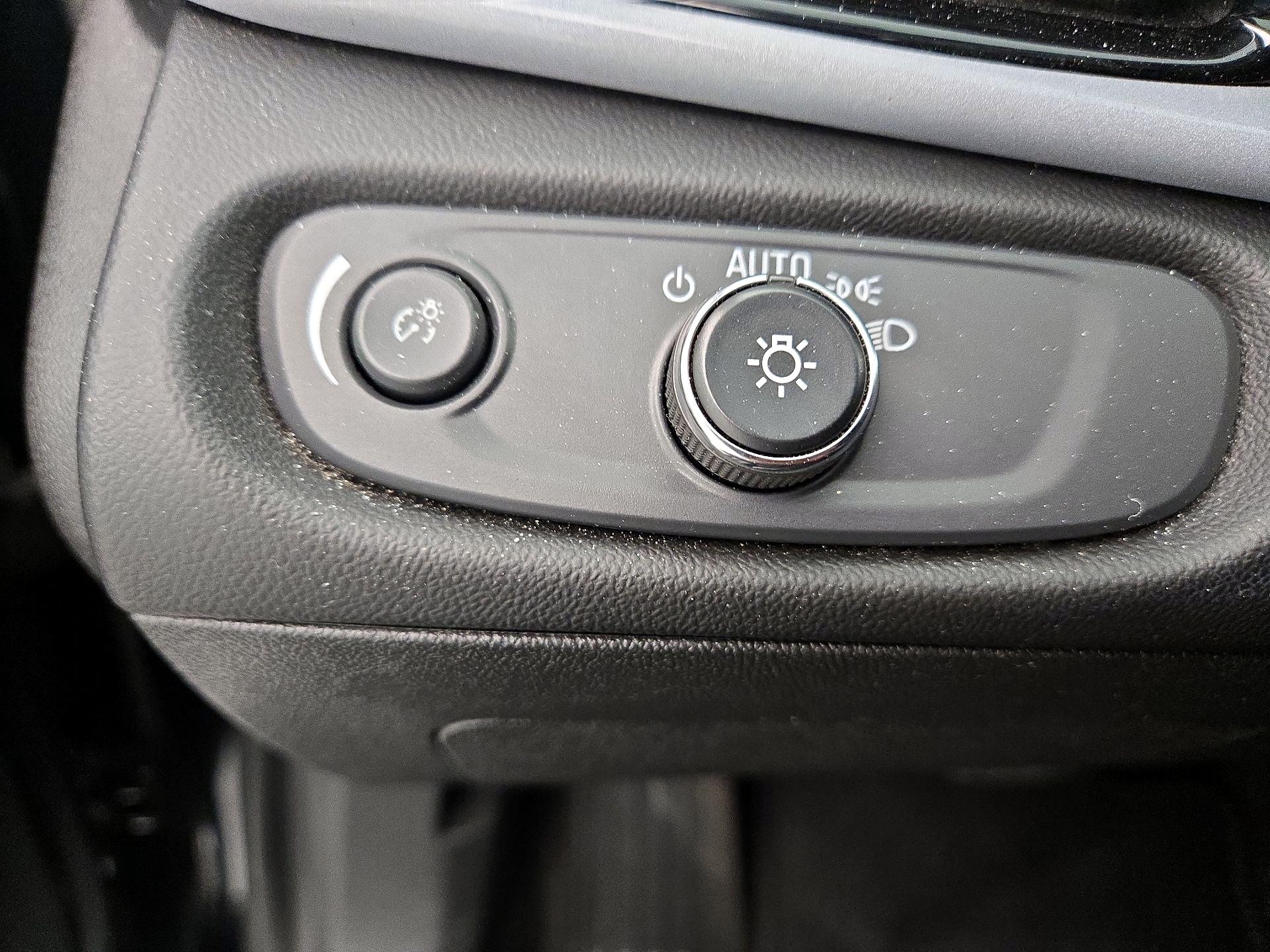 Thumbnail: 2016 Chevrolet Volt - 13