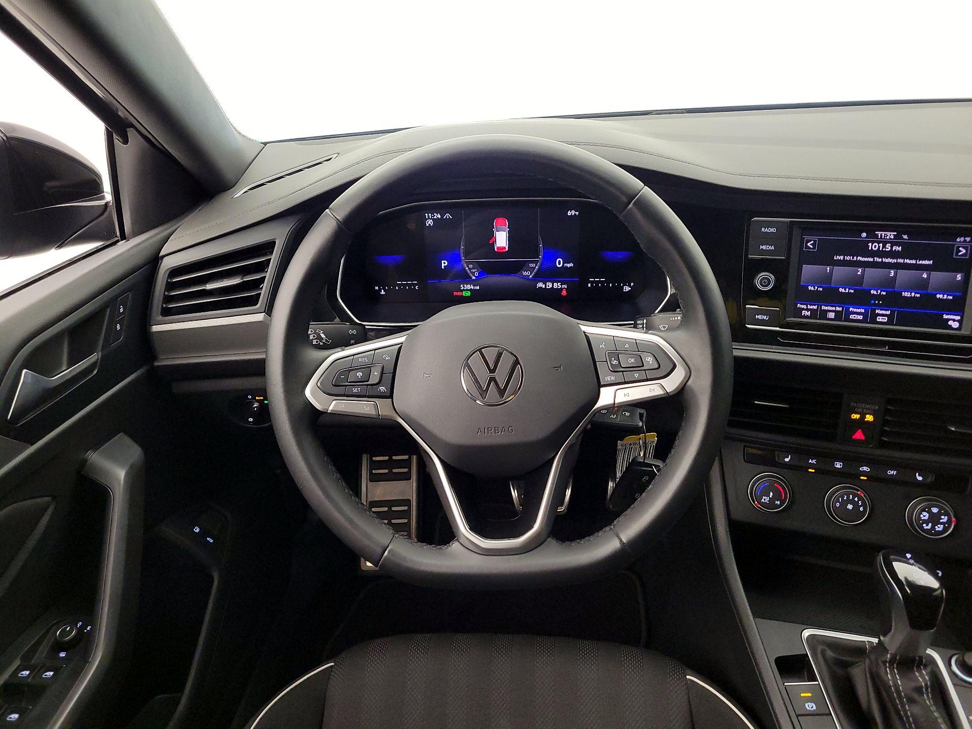 Thumbnail: 2024 Volkswagen Jetta - 10